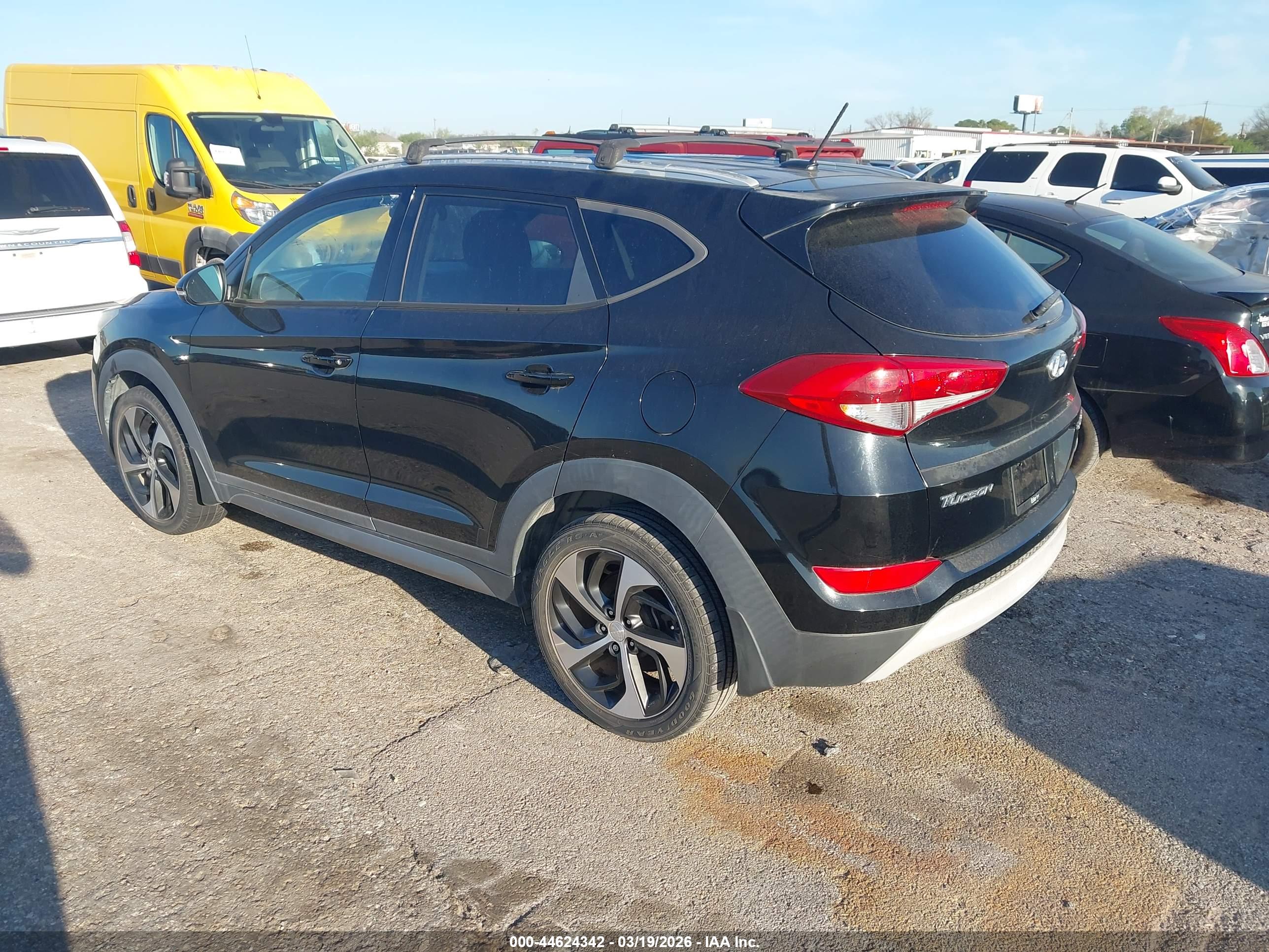 HYUNDAI TUCSON image 3