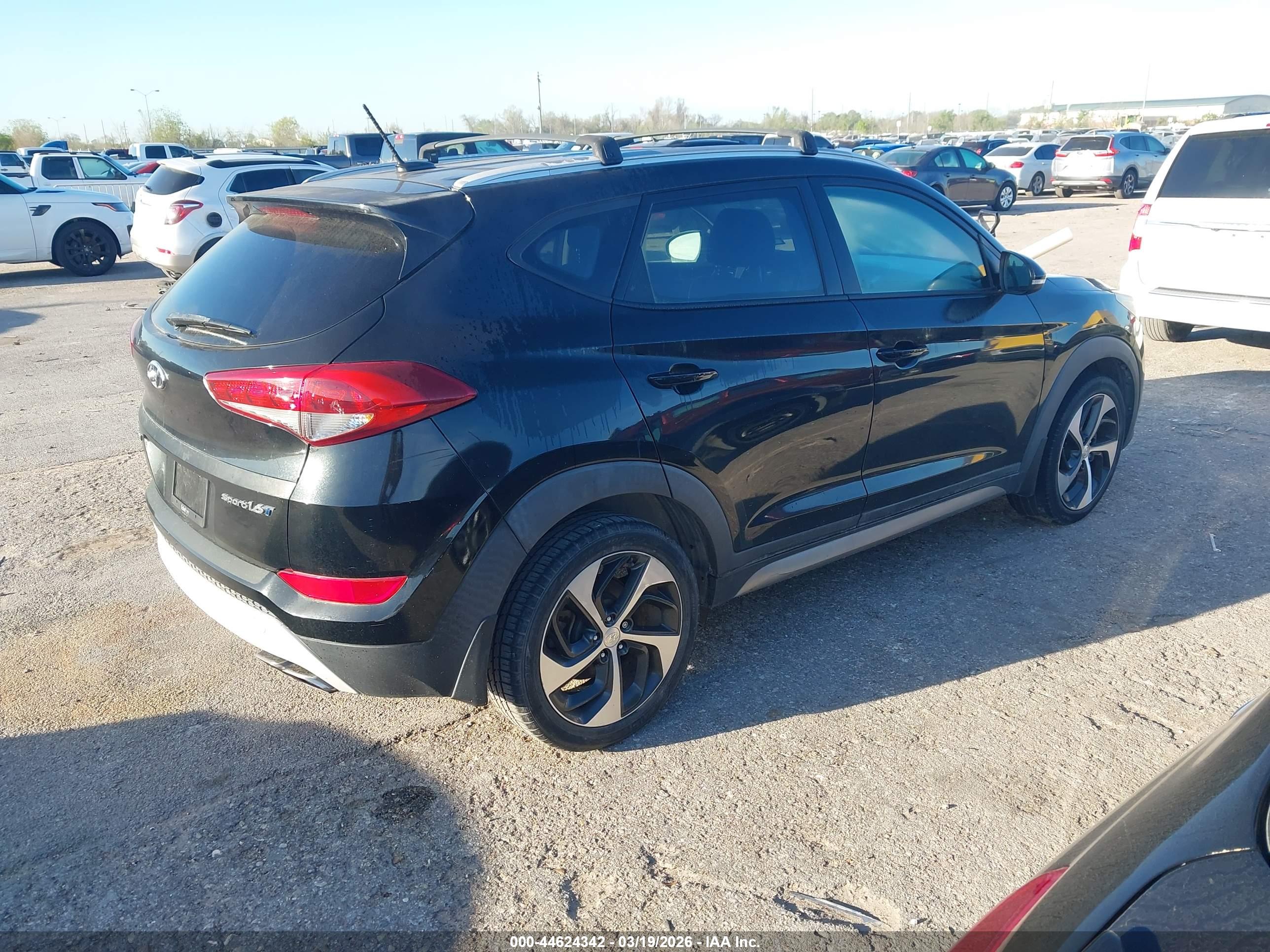 HYUNDAI TUCSON image 4