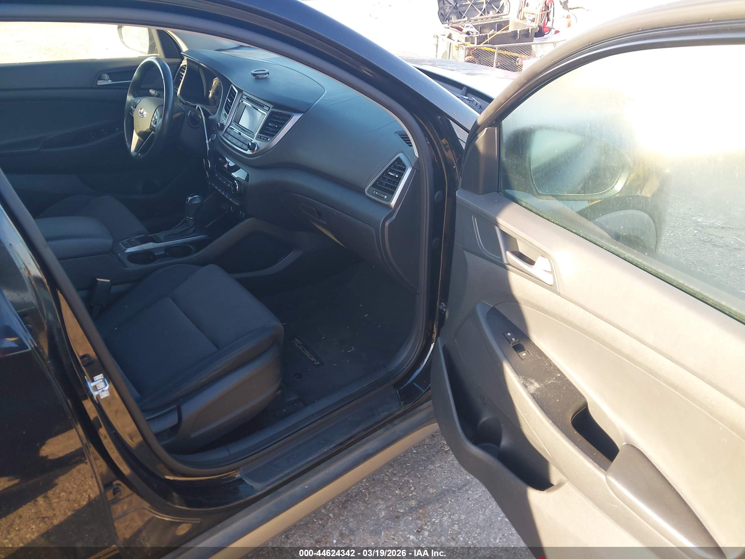 HYUNDAI TUCSON image 5