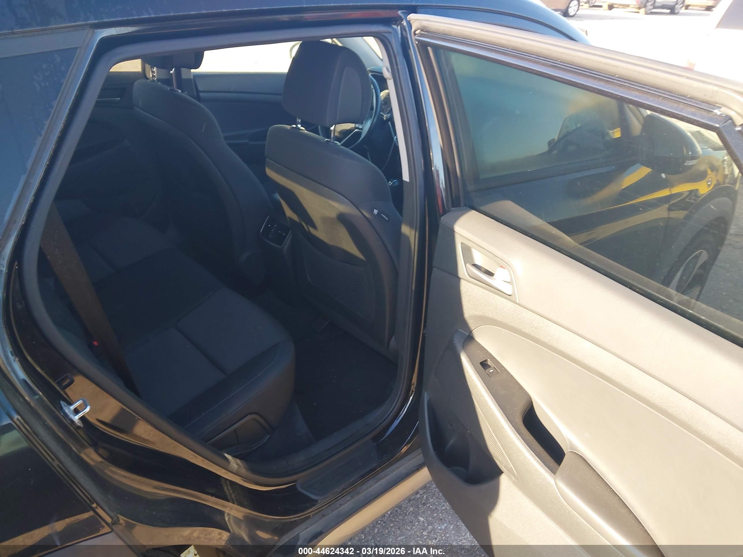 HYUNDAI TUCSON image 8