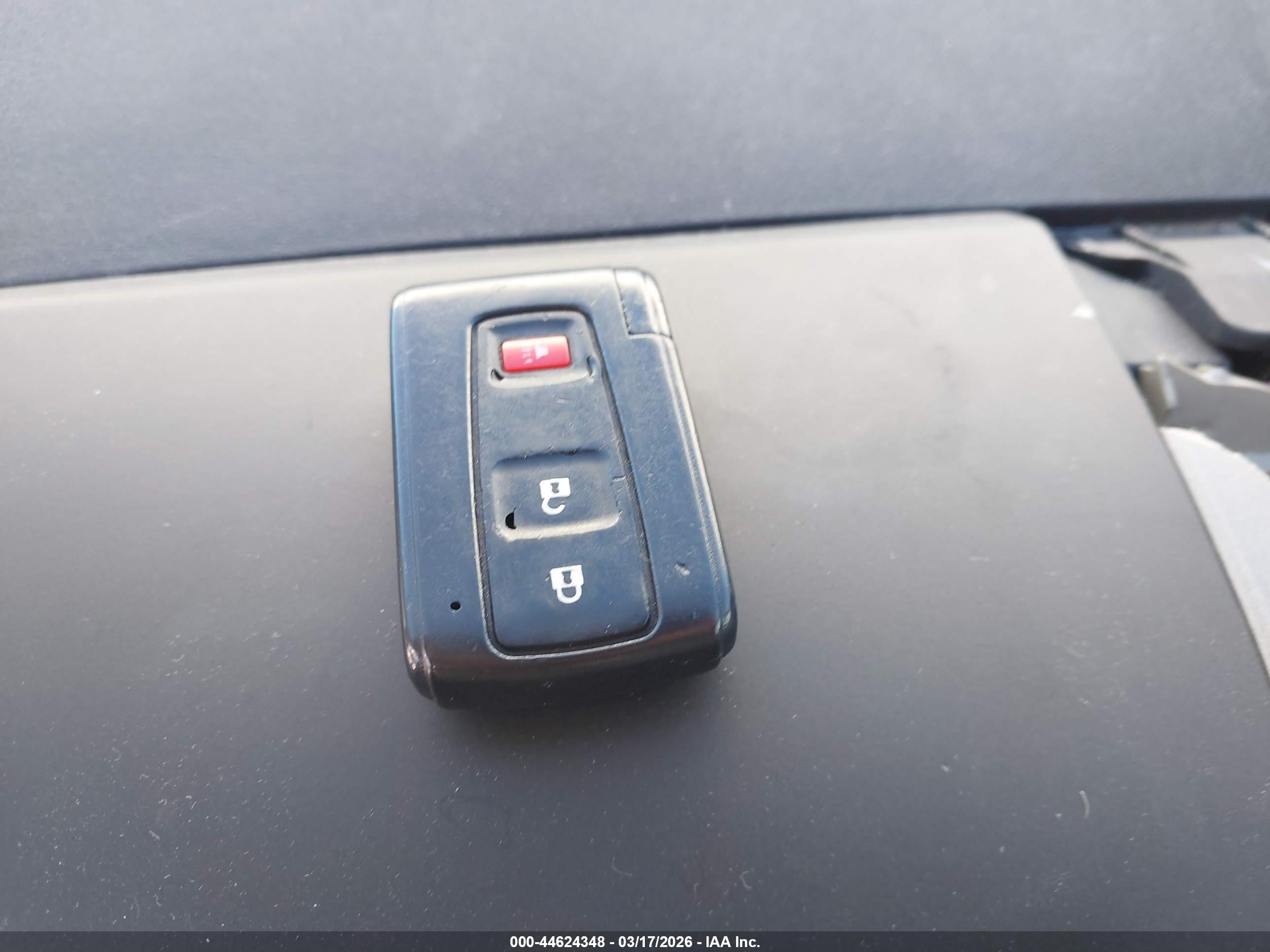 TOYOTA PRIUS image 11