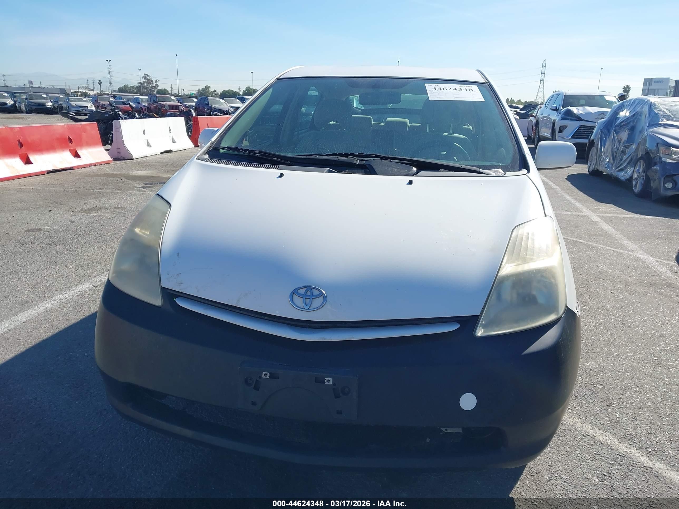TOYOTA PRIUS image 6