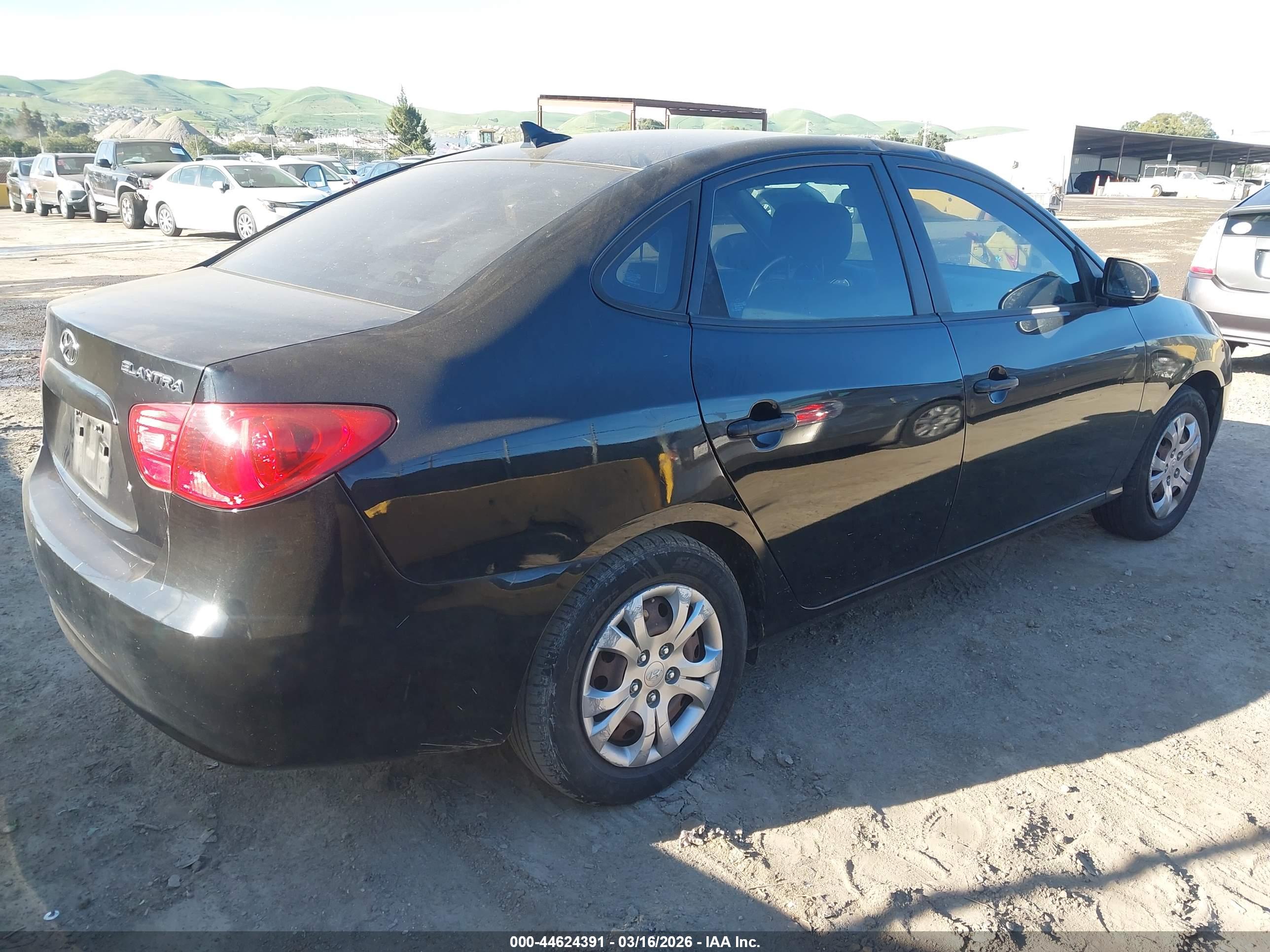 HYUNDAI ELANTRA image 4