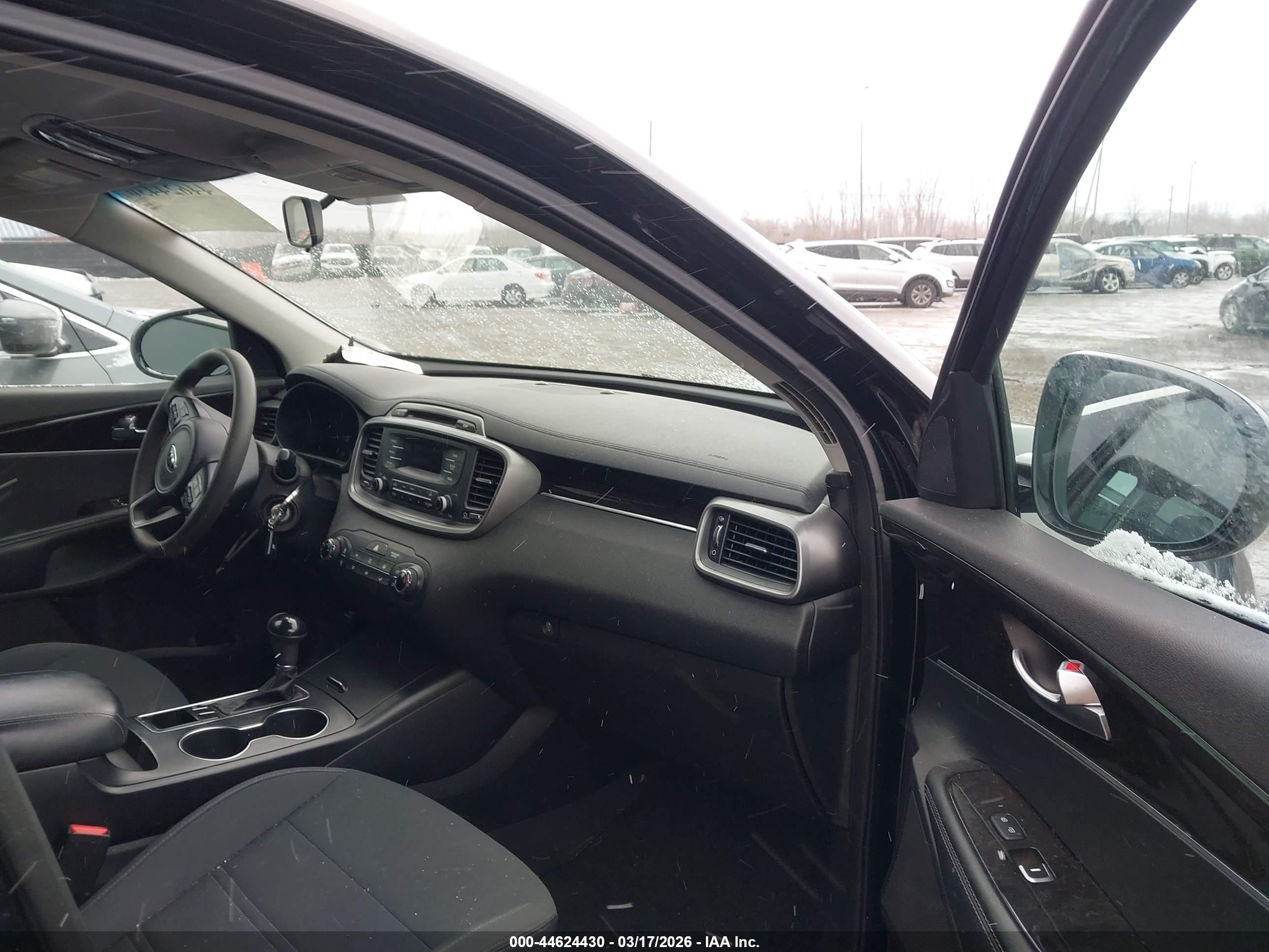 KIA SORENTO image 5