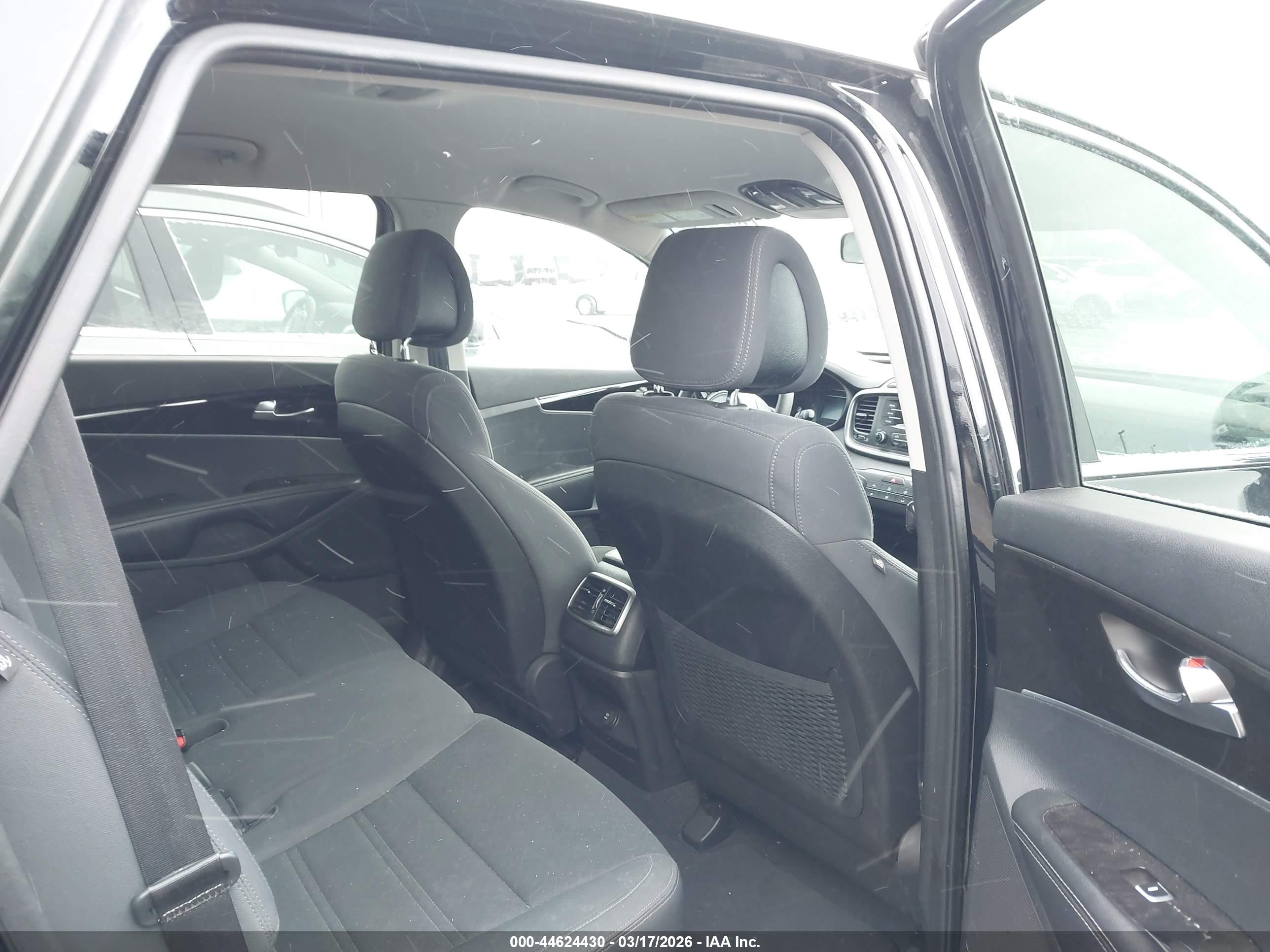 KIA SORENTO image 8