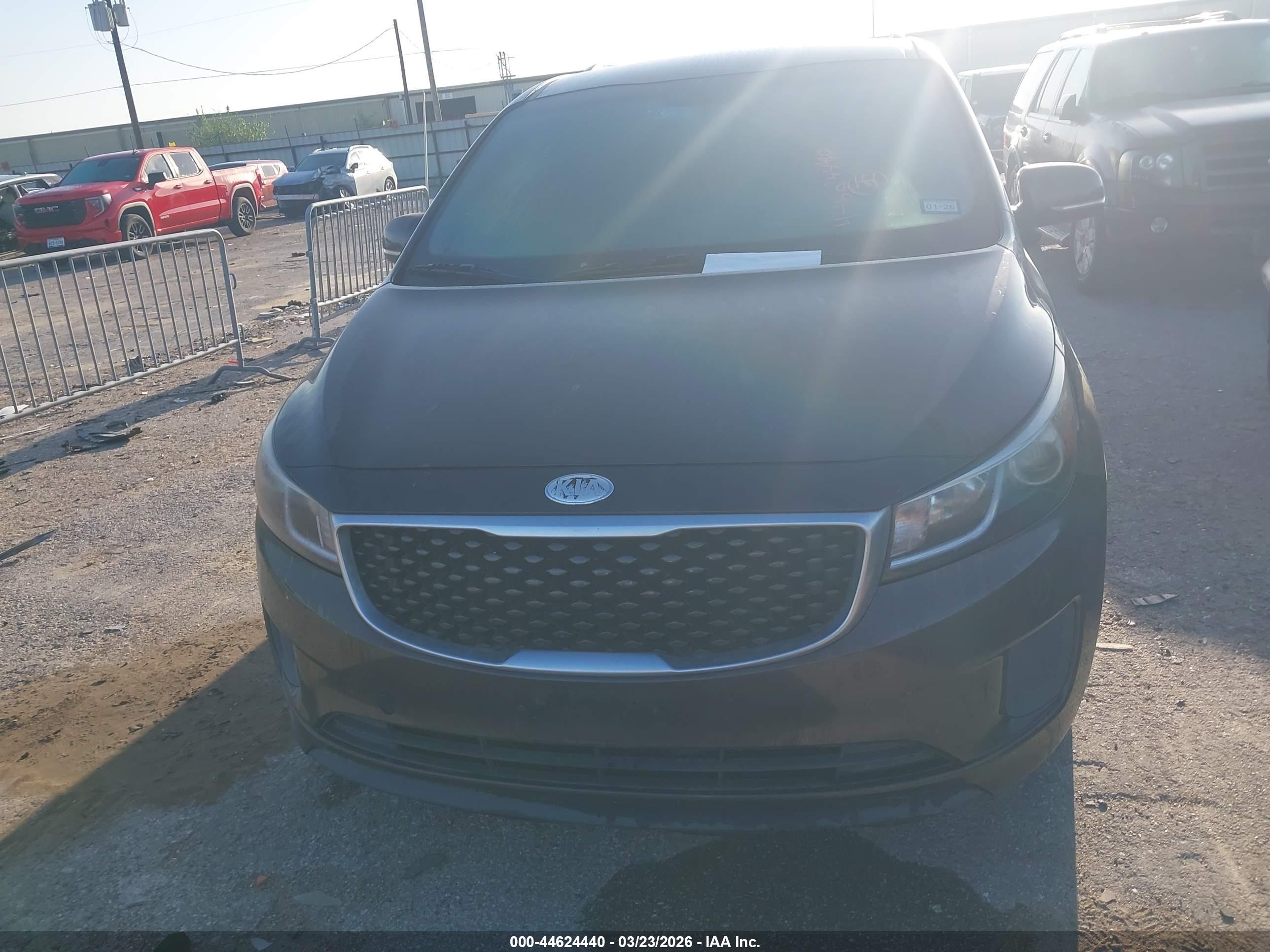KIA SEDONA image 6