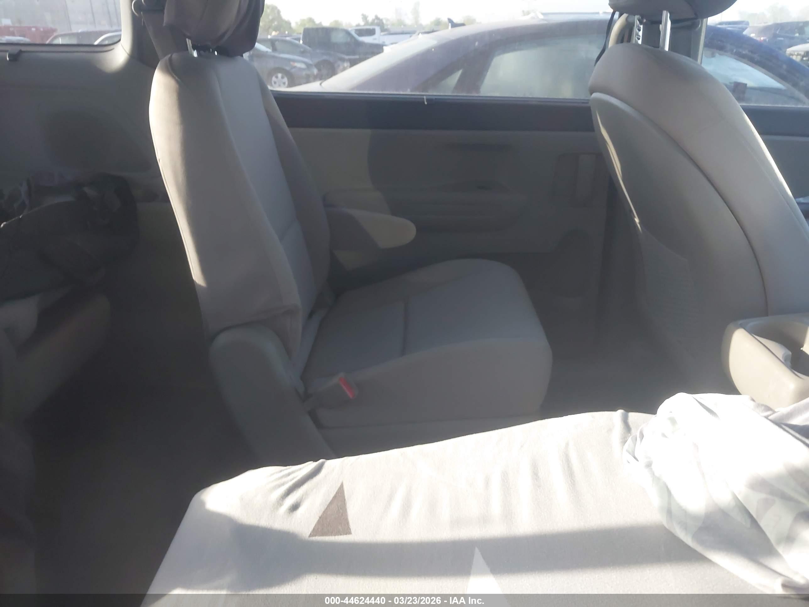 KIA SEDONA image 8