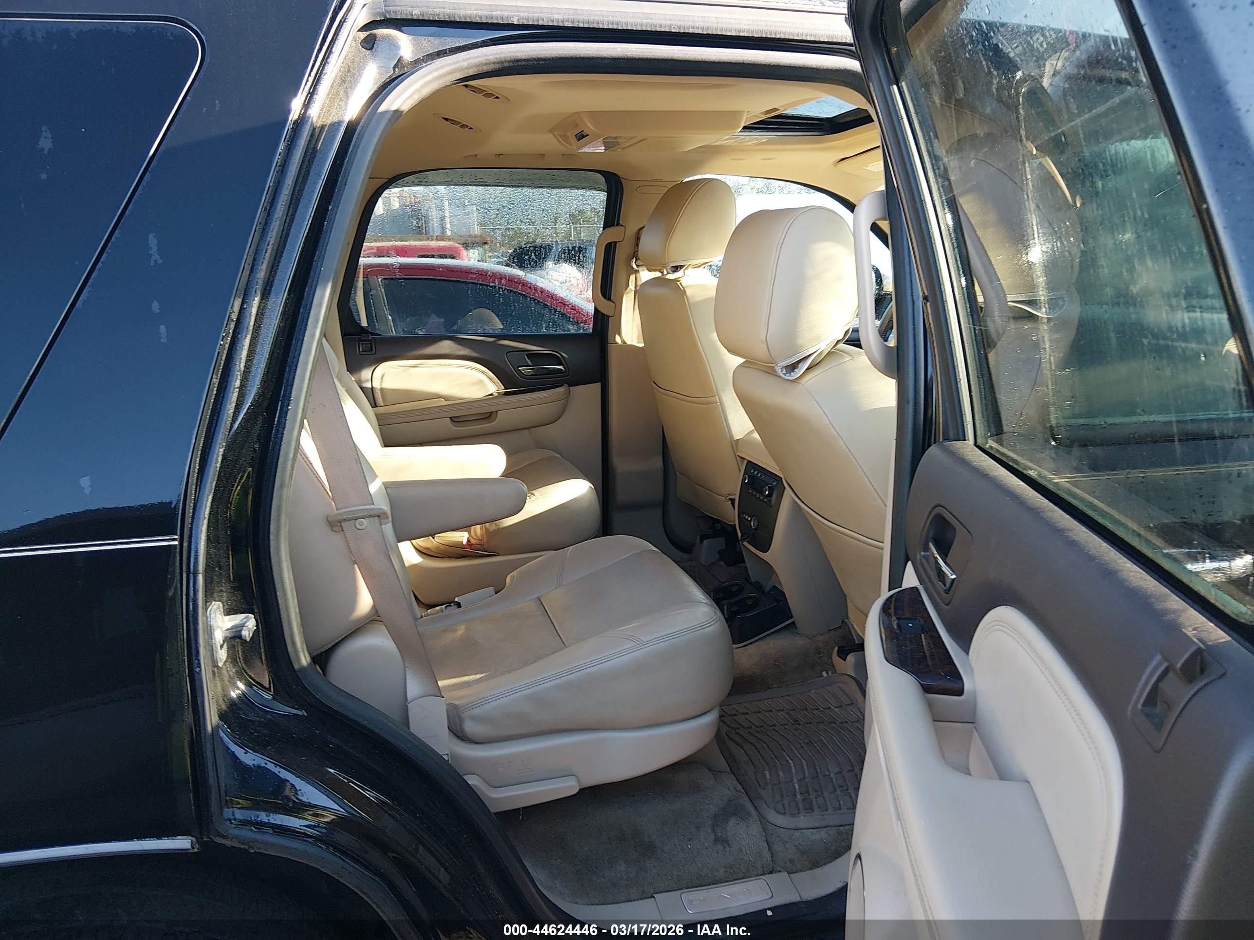 GMC YUKON image 8