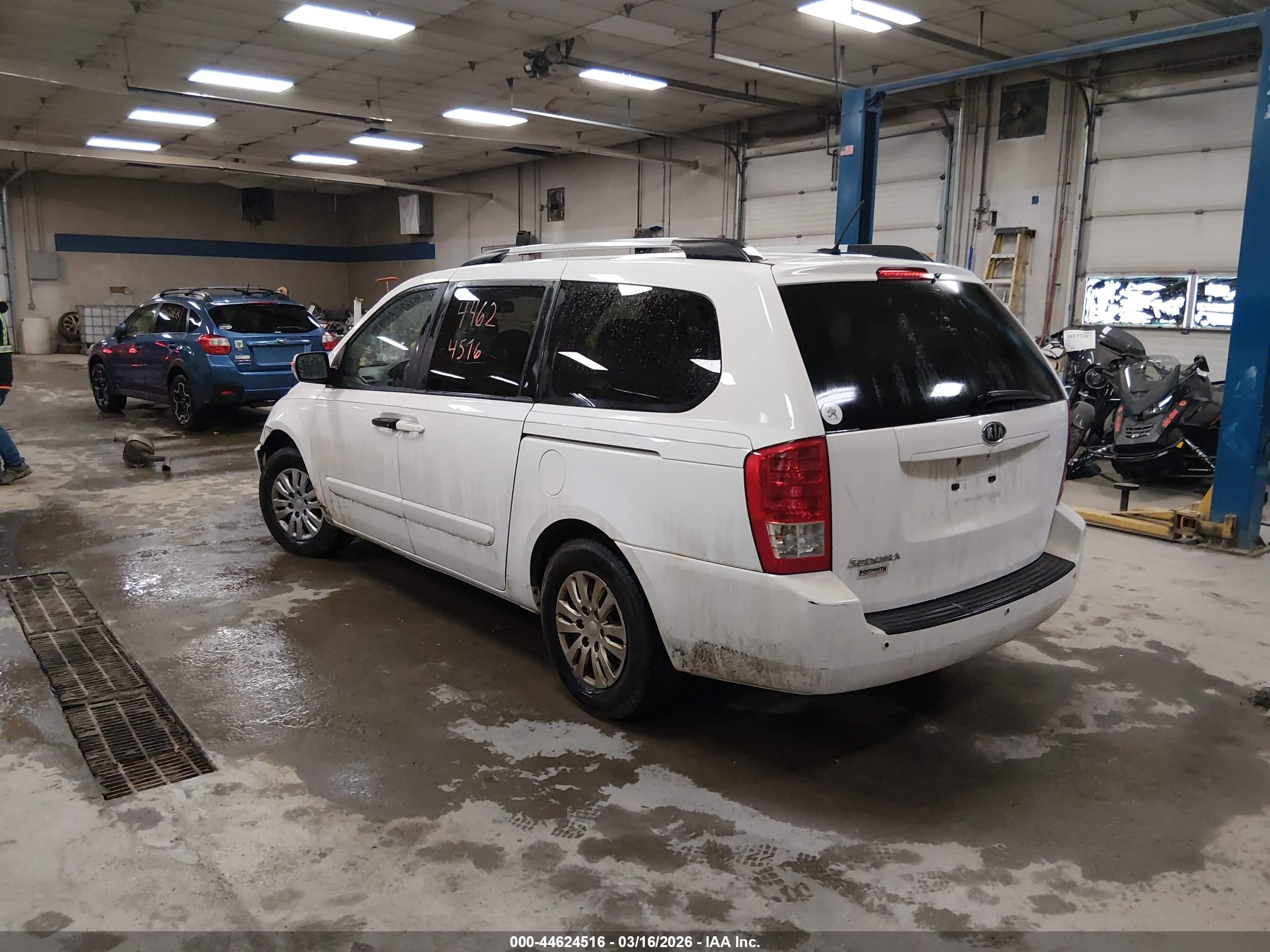 KIA SEDONA image 3