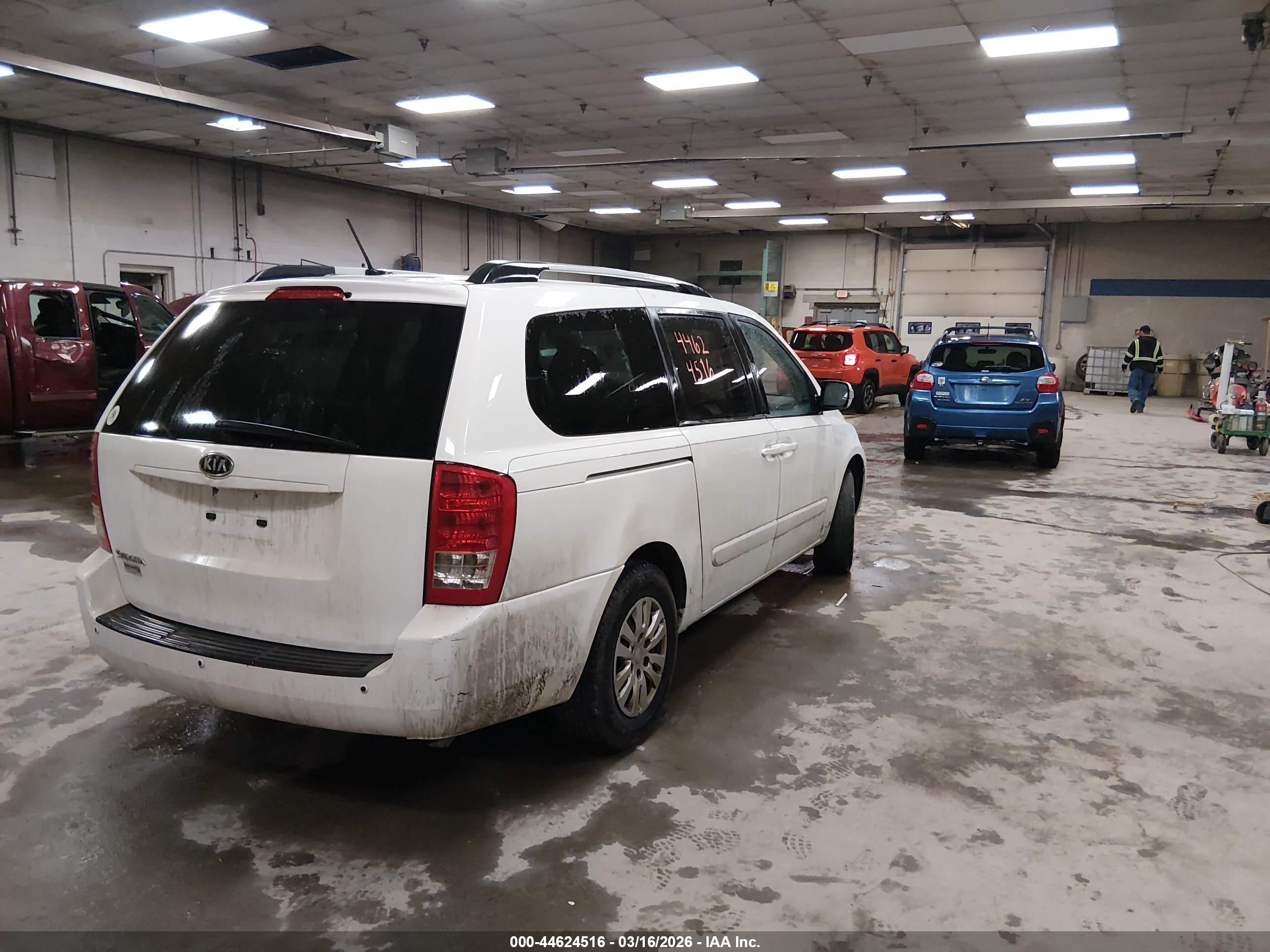 KIA SEDONA image 4
