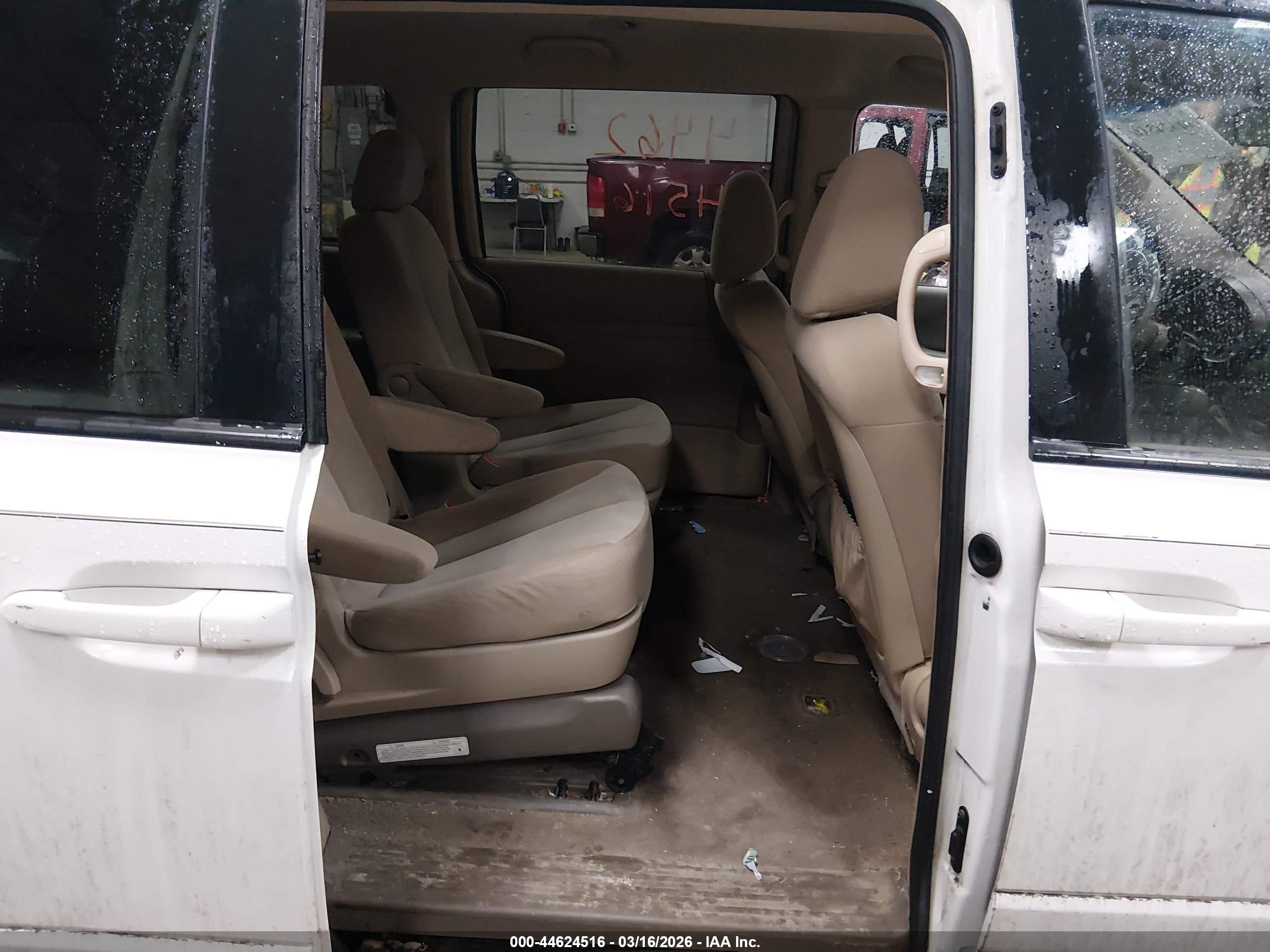 KIA SEDONA image 8