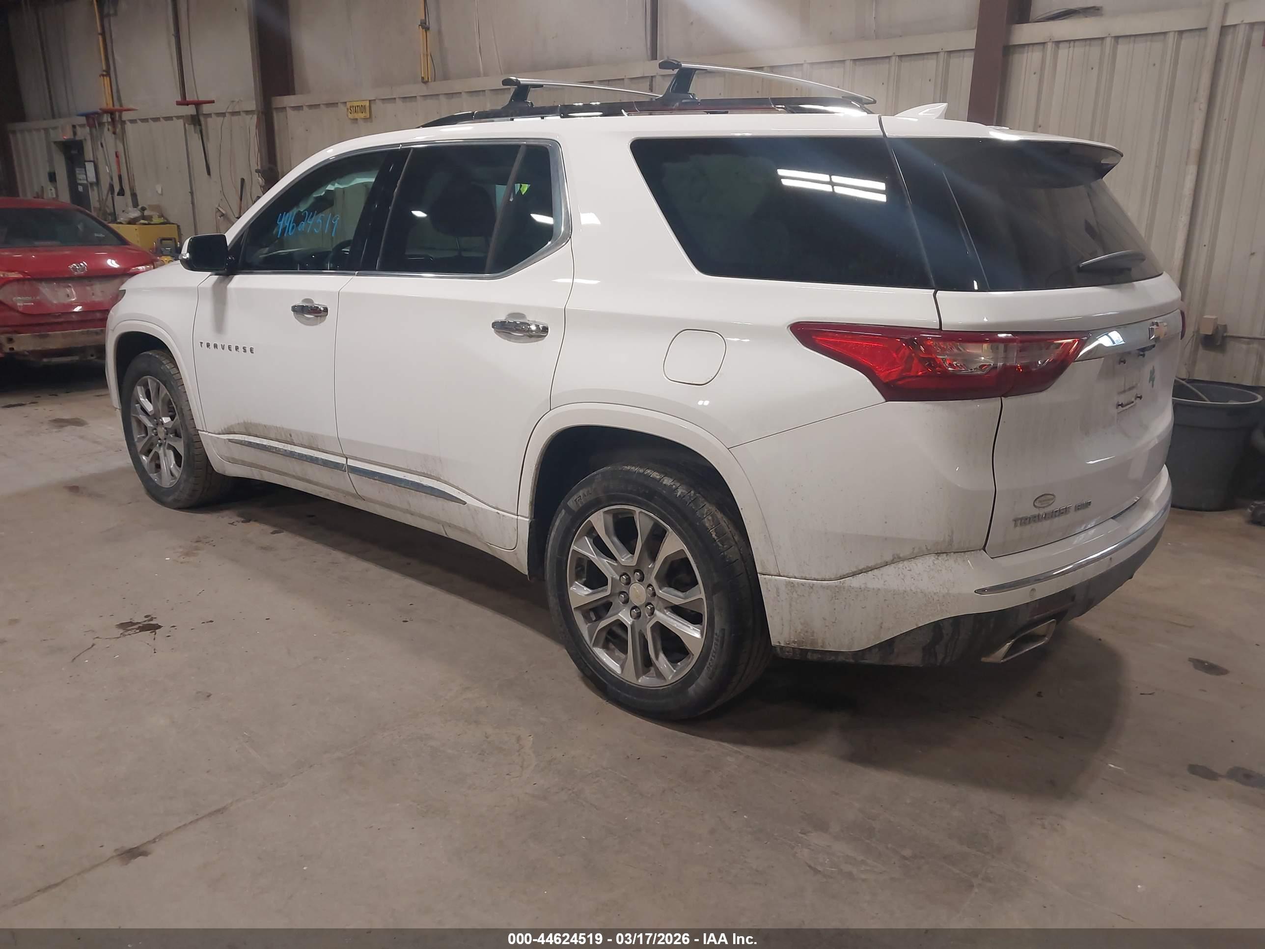 CHEVROLET TRAVERSE image 3