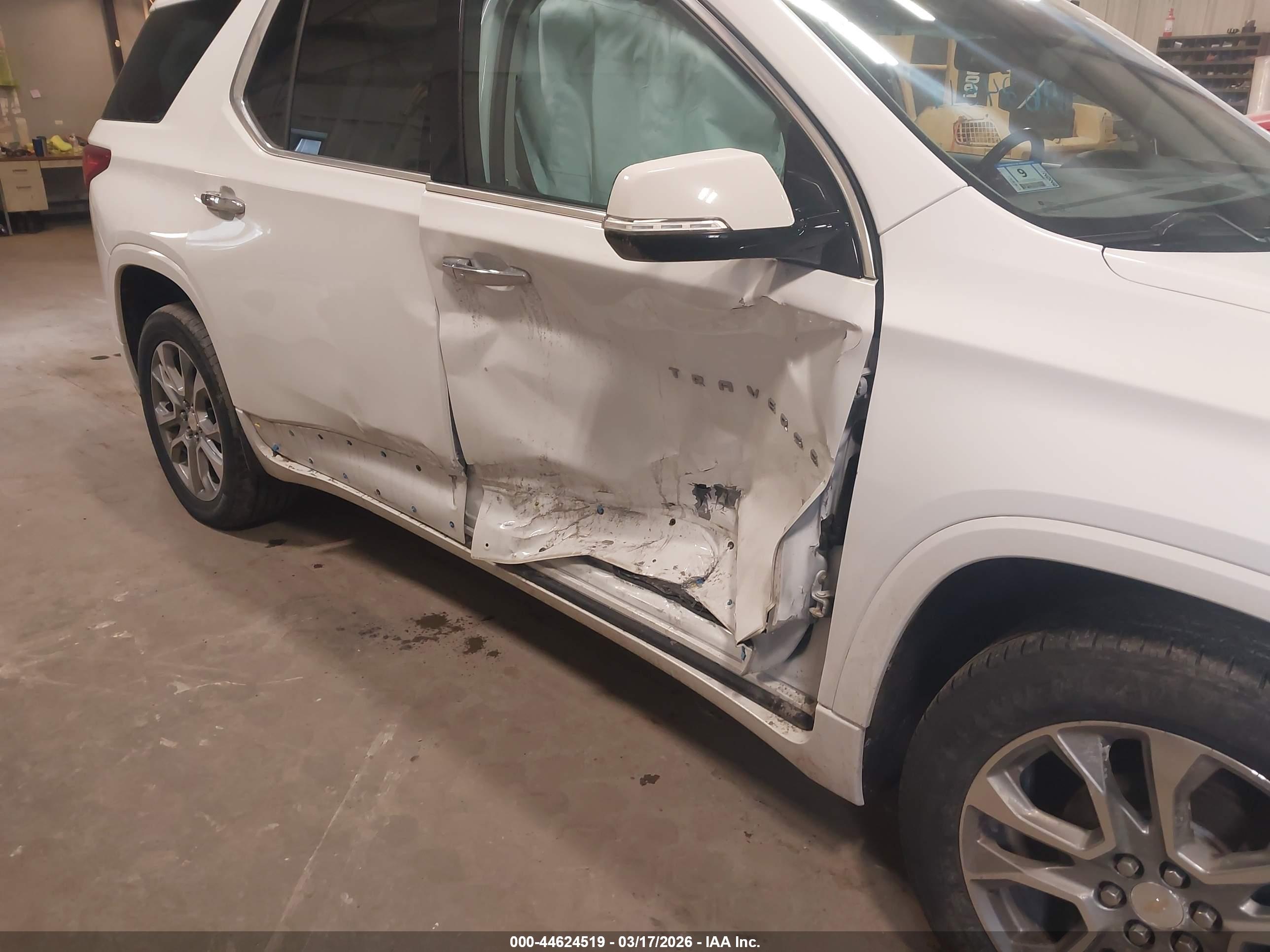 CHEVROLET TRAVERSE image 6