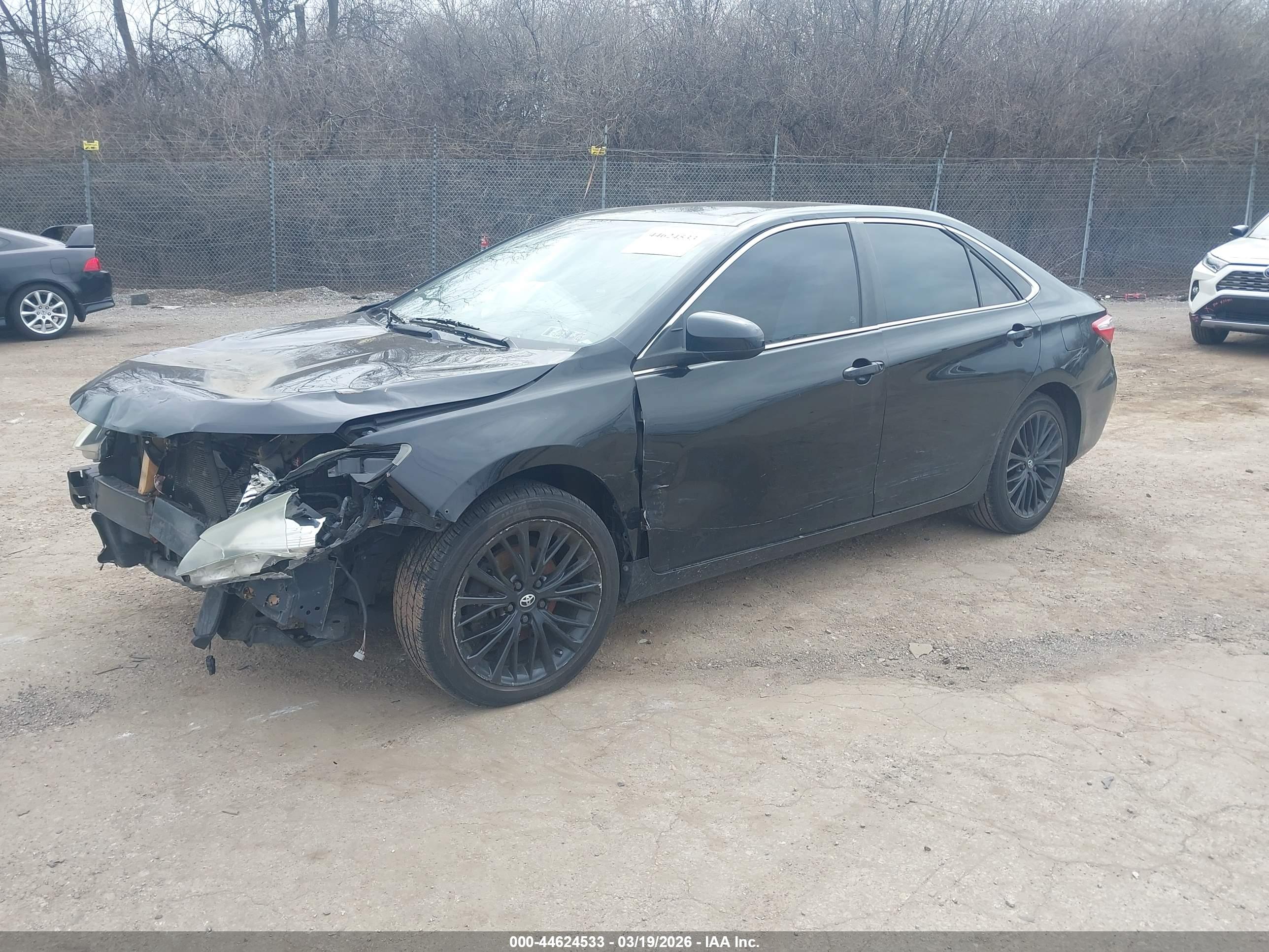 TOYOTA CAMRY image 2