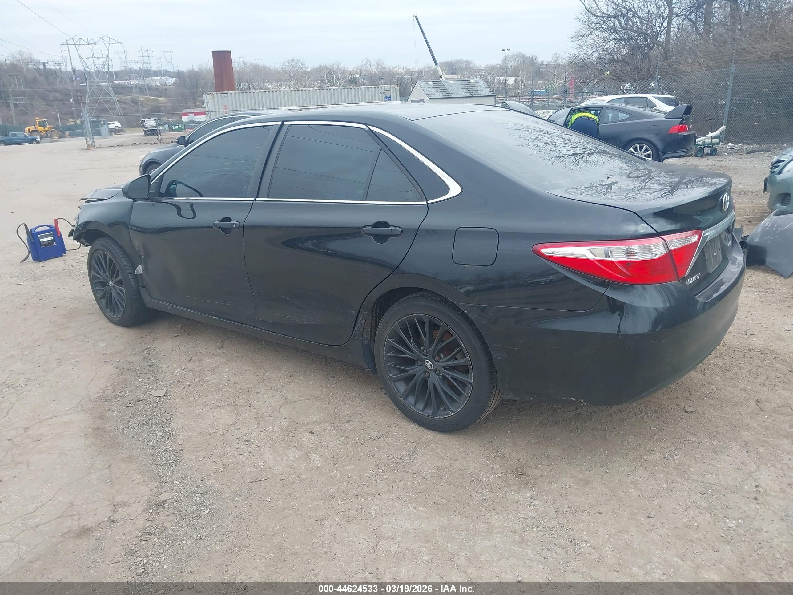 TOYOTA CAMRY image 3
