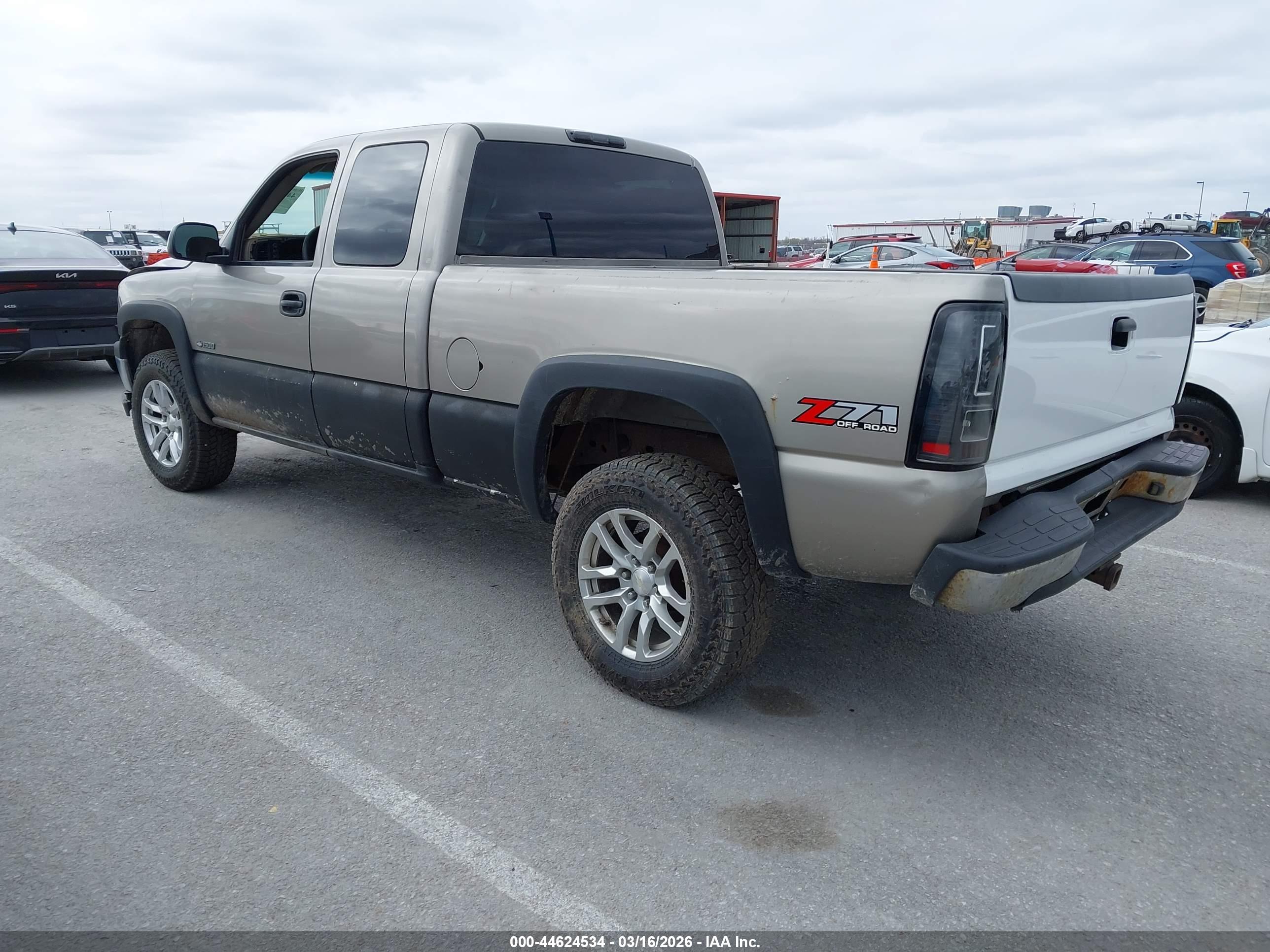 CHEVROLET SILVERADO image 3
