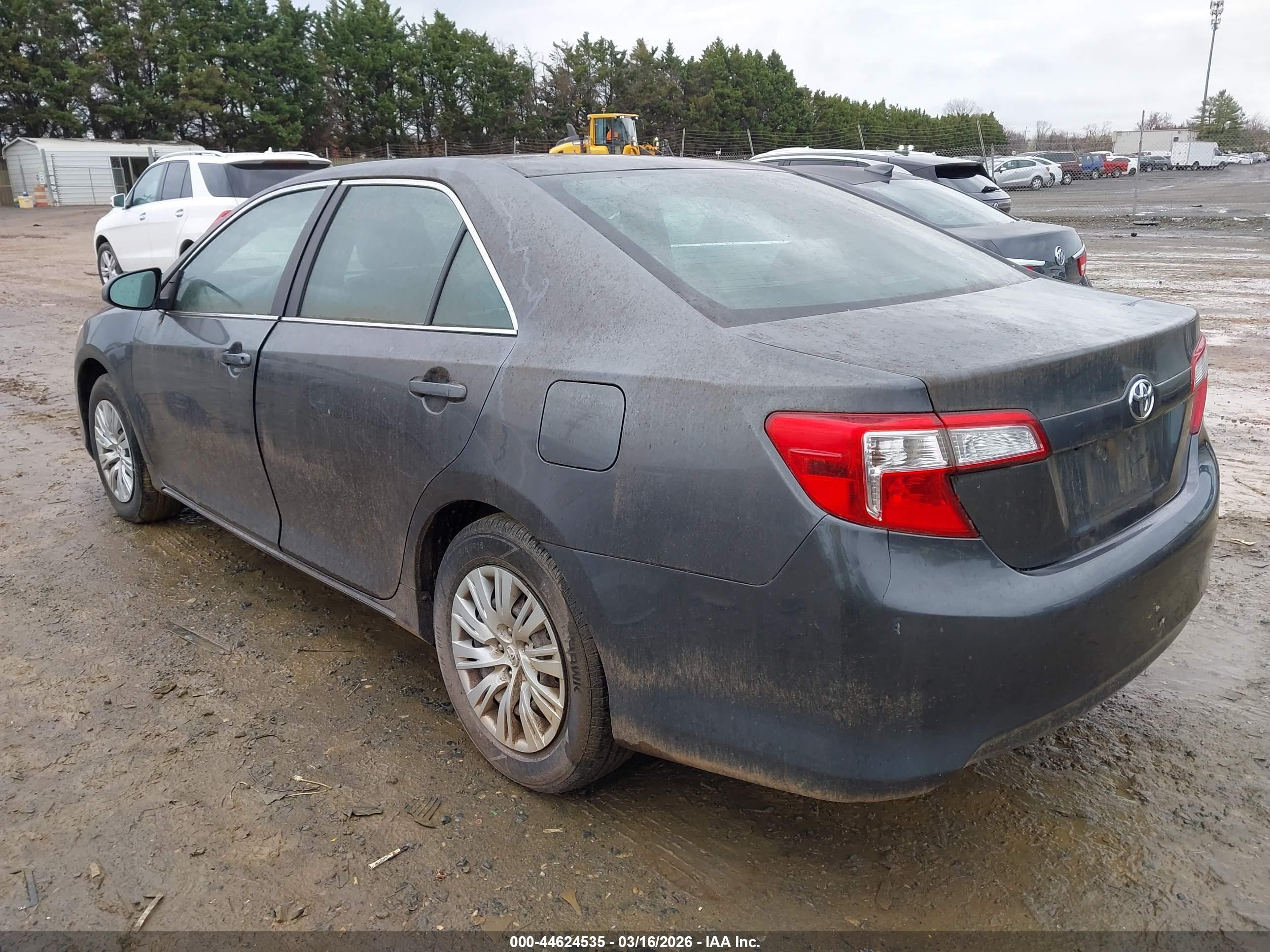 TOYOTA CAMRY image 3
