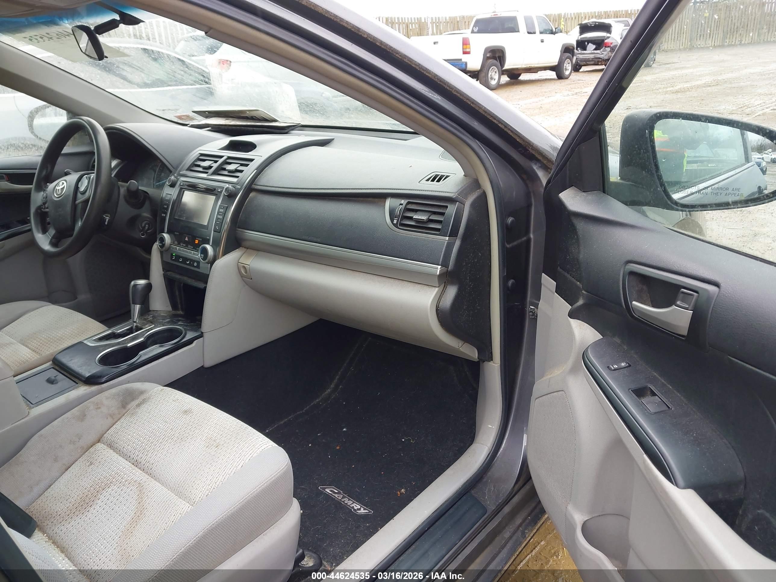 TOYOTA CAMRY image 5