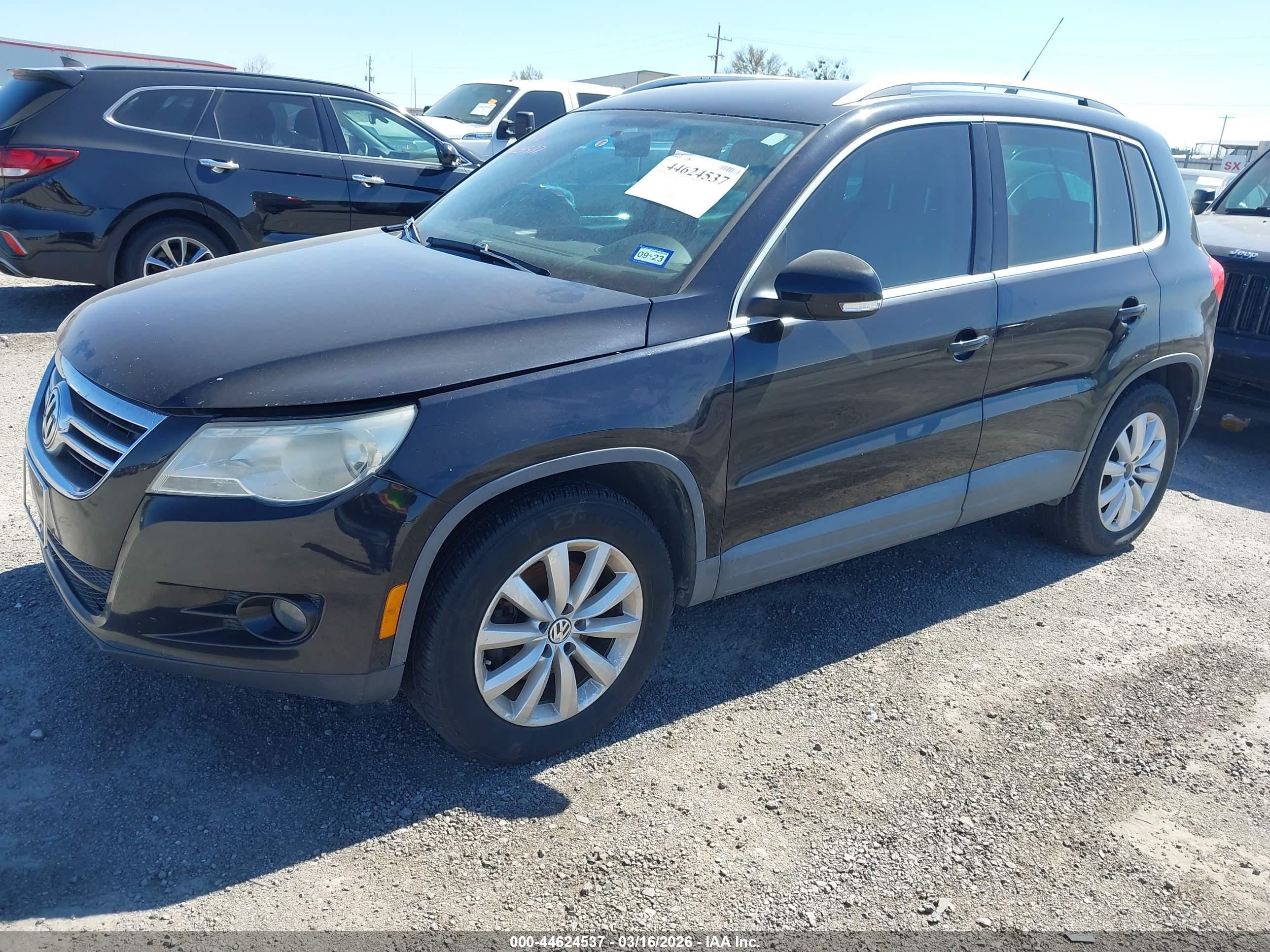 VOLKSWAGEN TIGUAN image 2