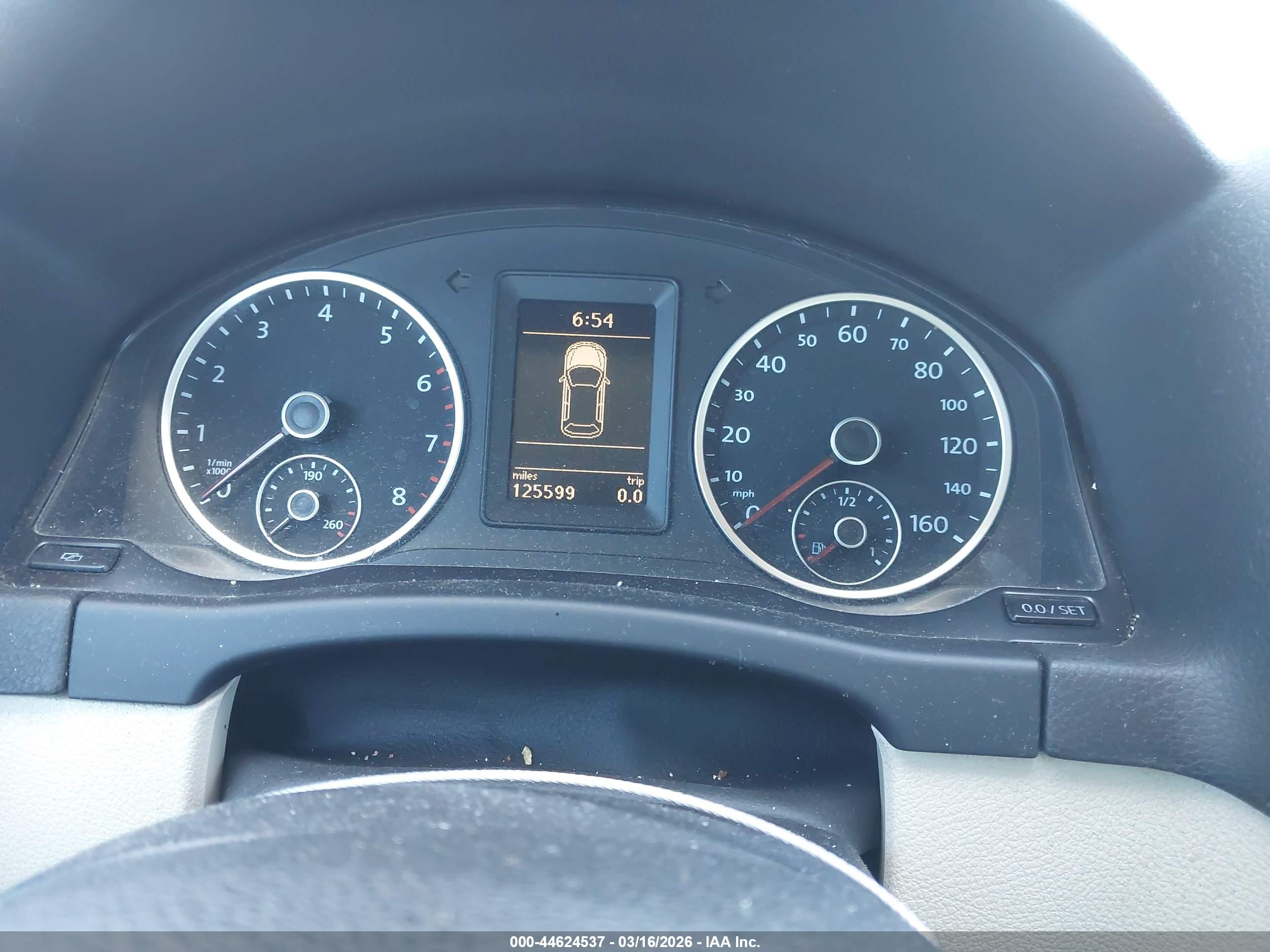 VOLKSWAGEN TIGUAN image 7