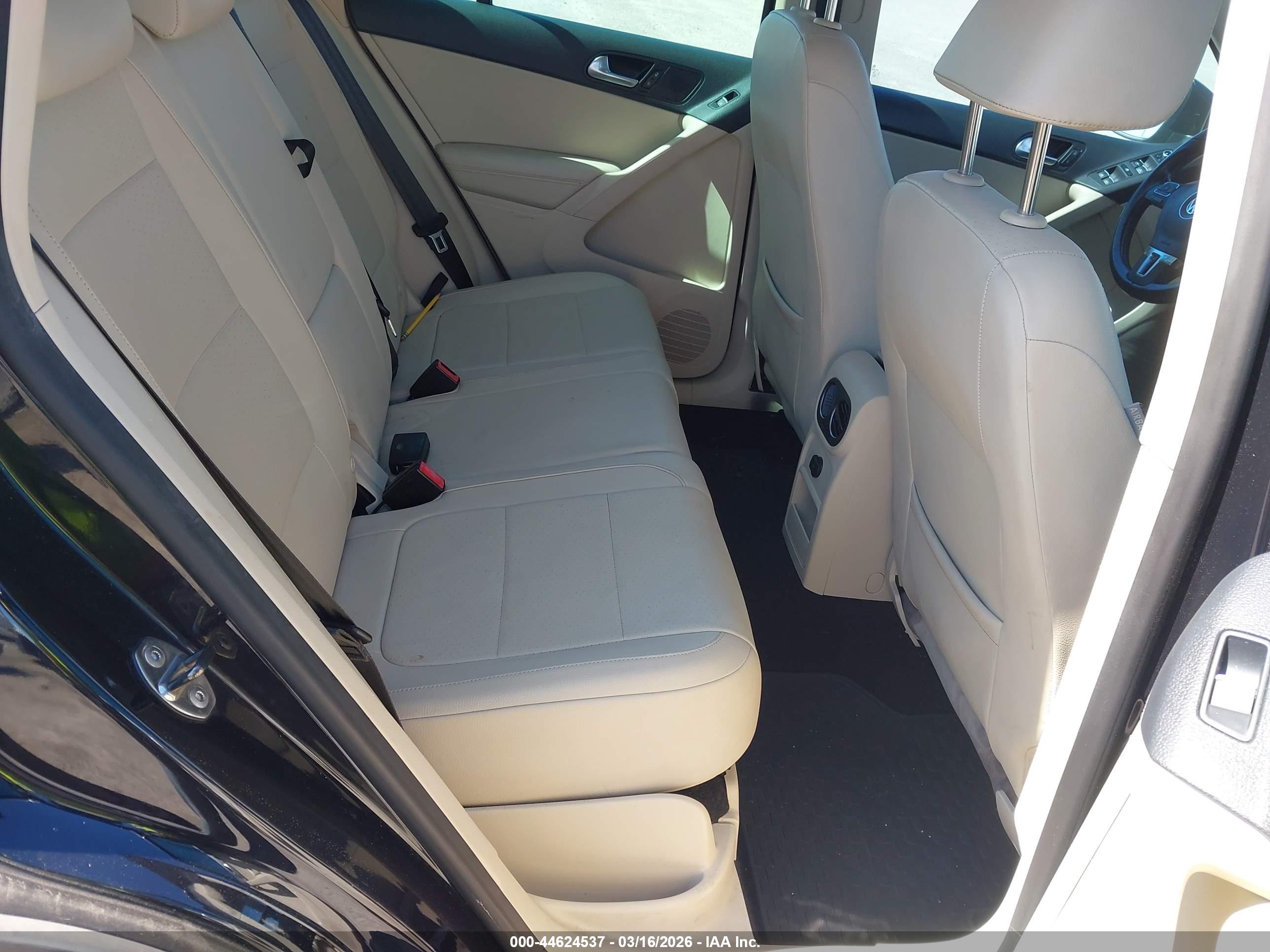 VOLKSWAGEN TIGUAN image 8
