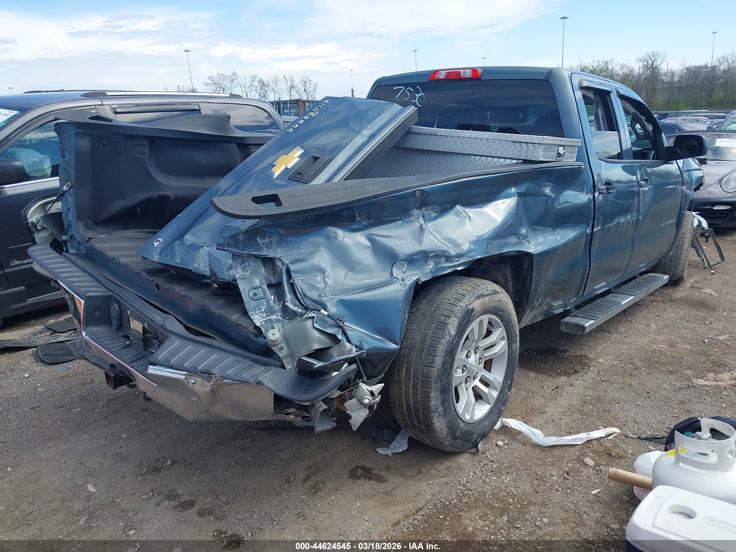 CHEVROLET SILVERADO image 4