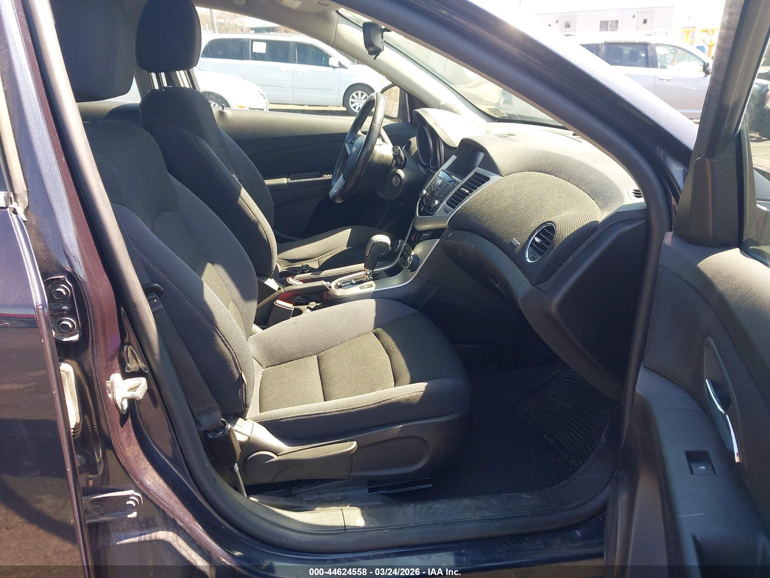 CHEVROLET CRUZE image 5
