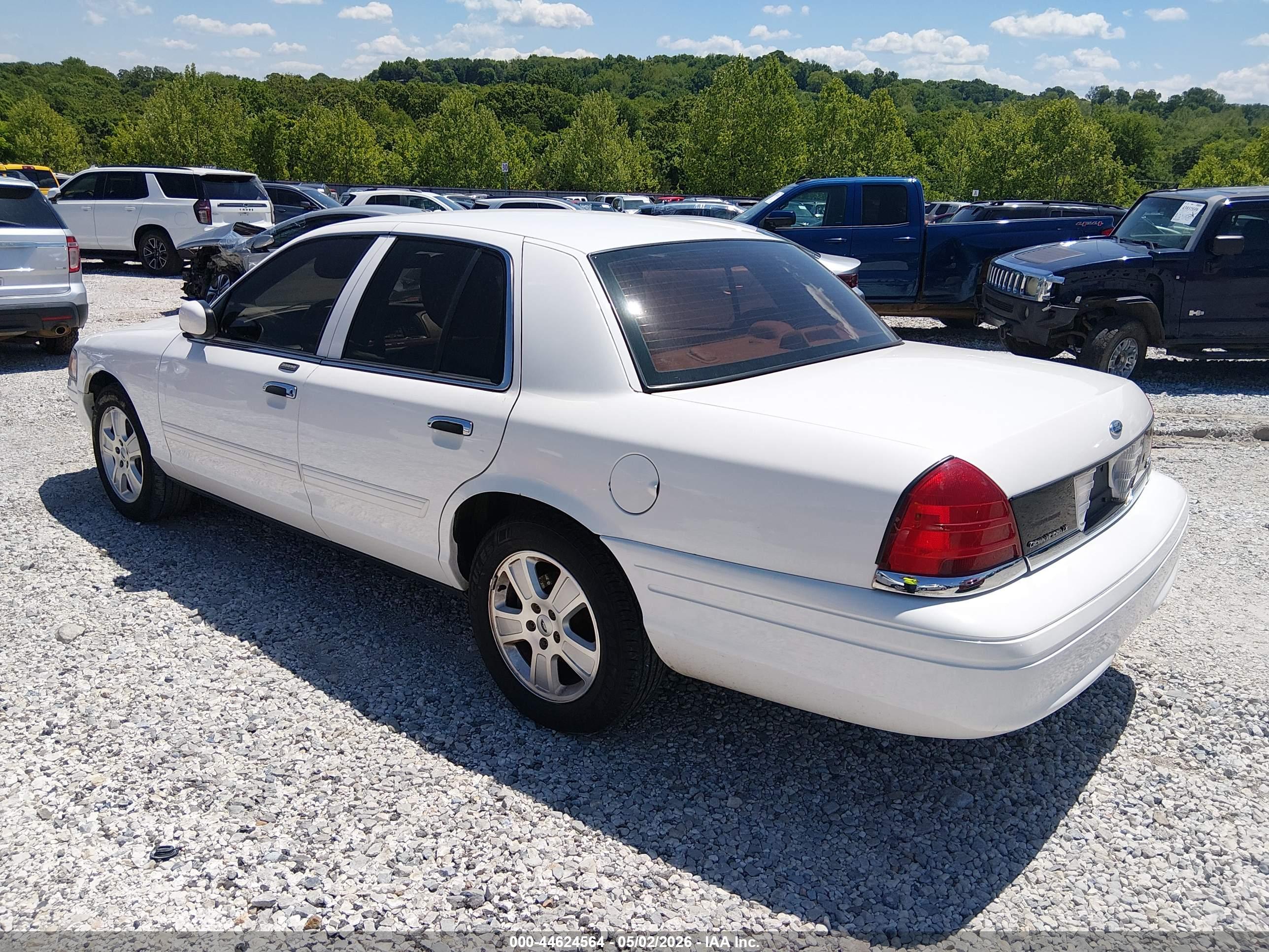 FORD CROWN image 3