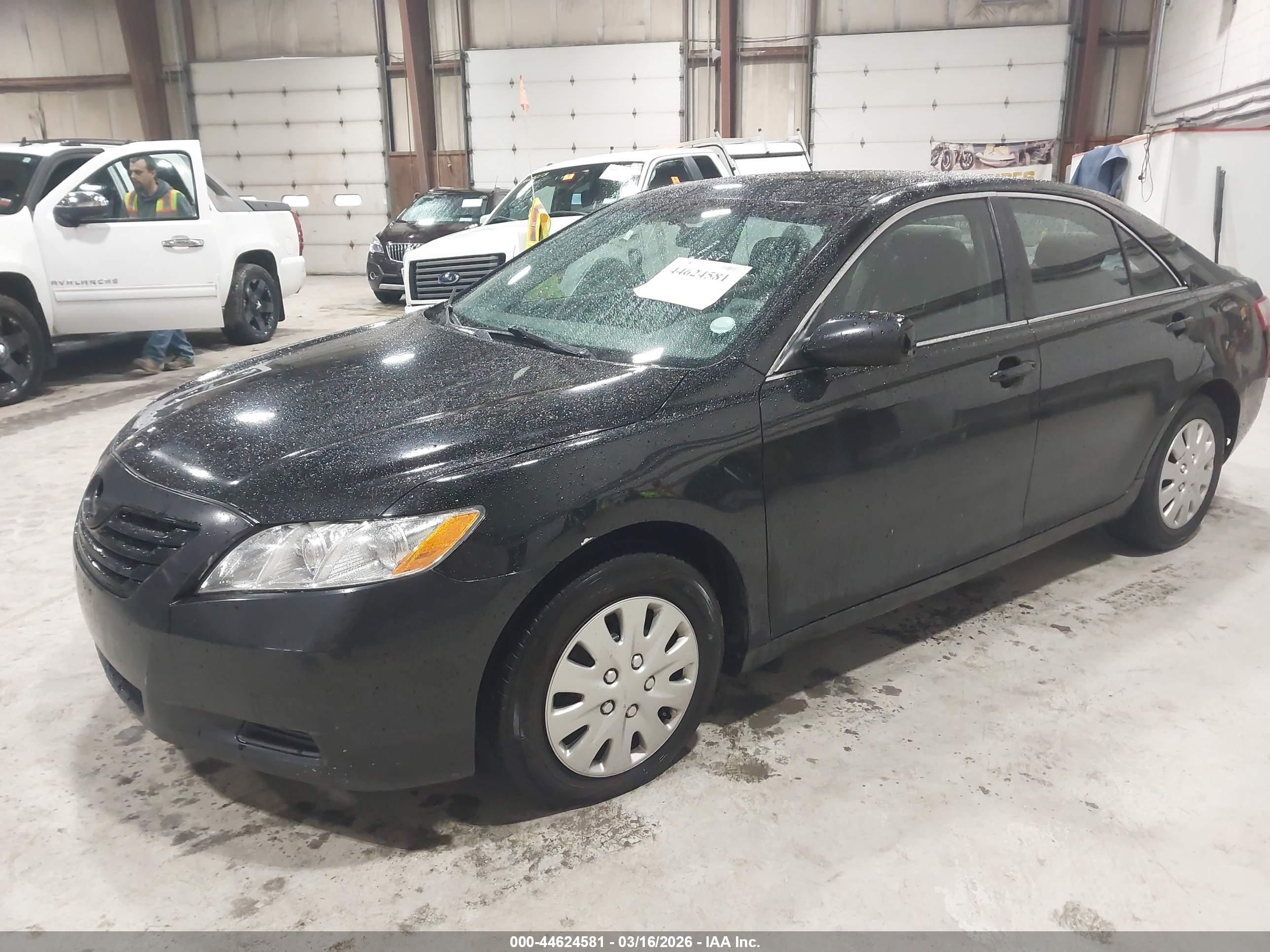 TOYOTA CAMRY image 2