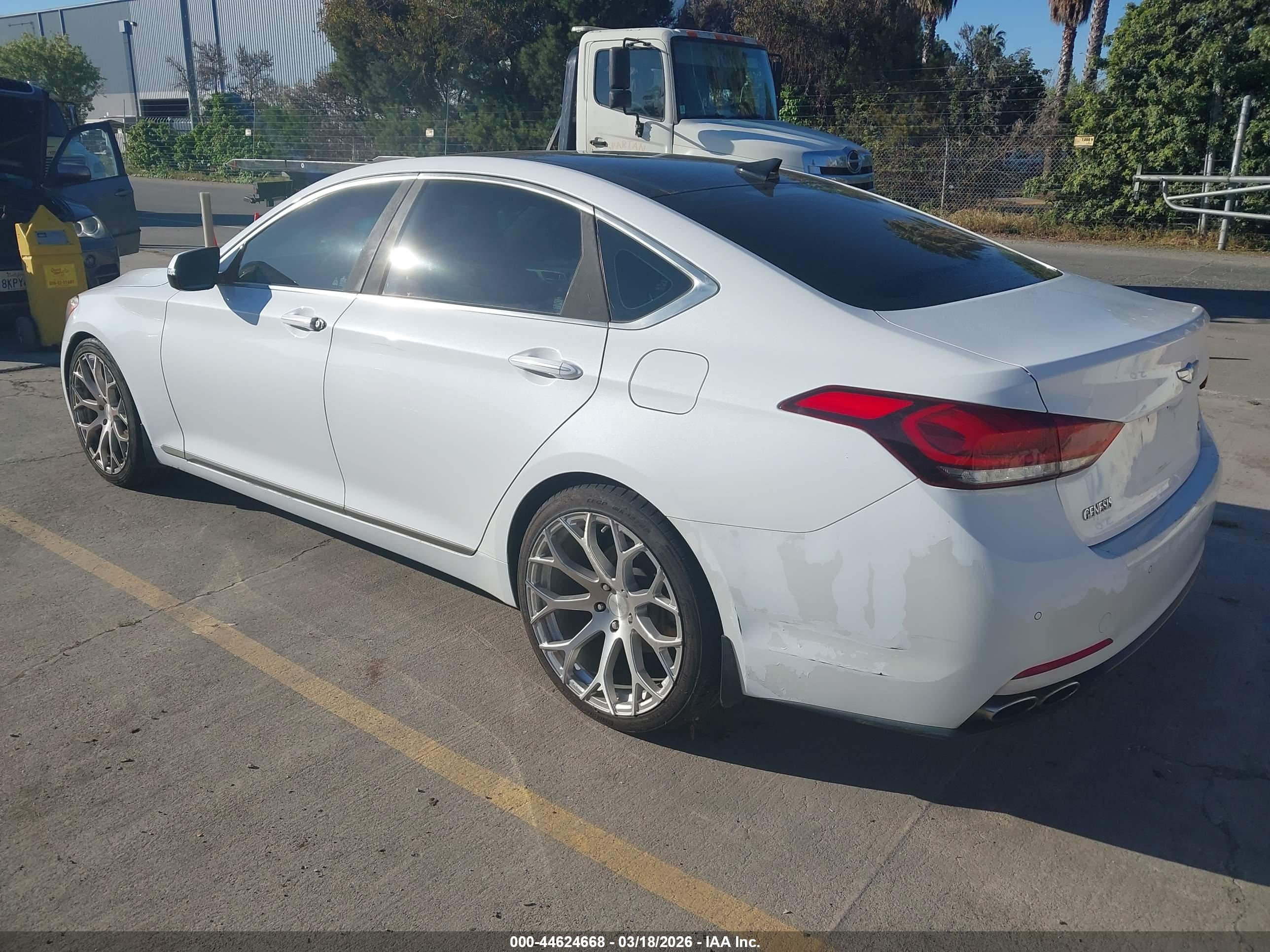 HYUNDAI GENESIS image 3