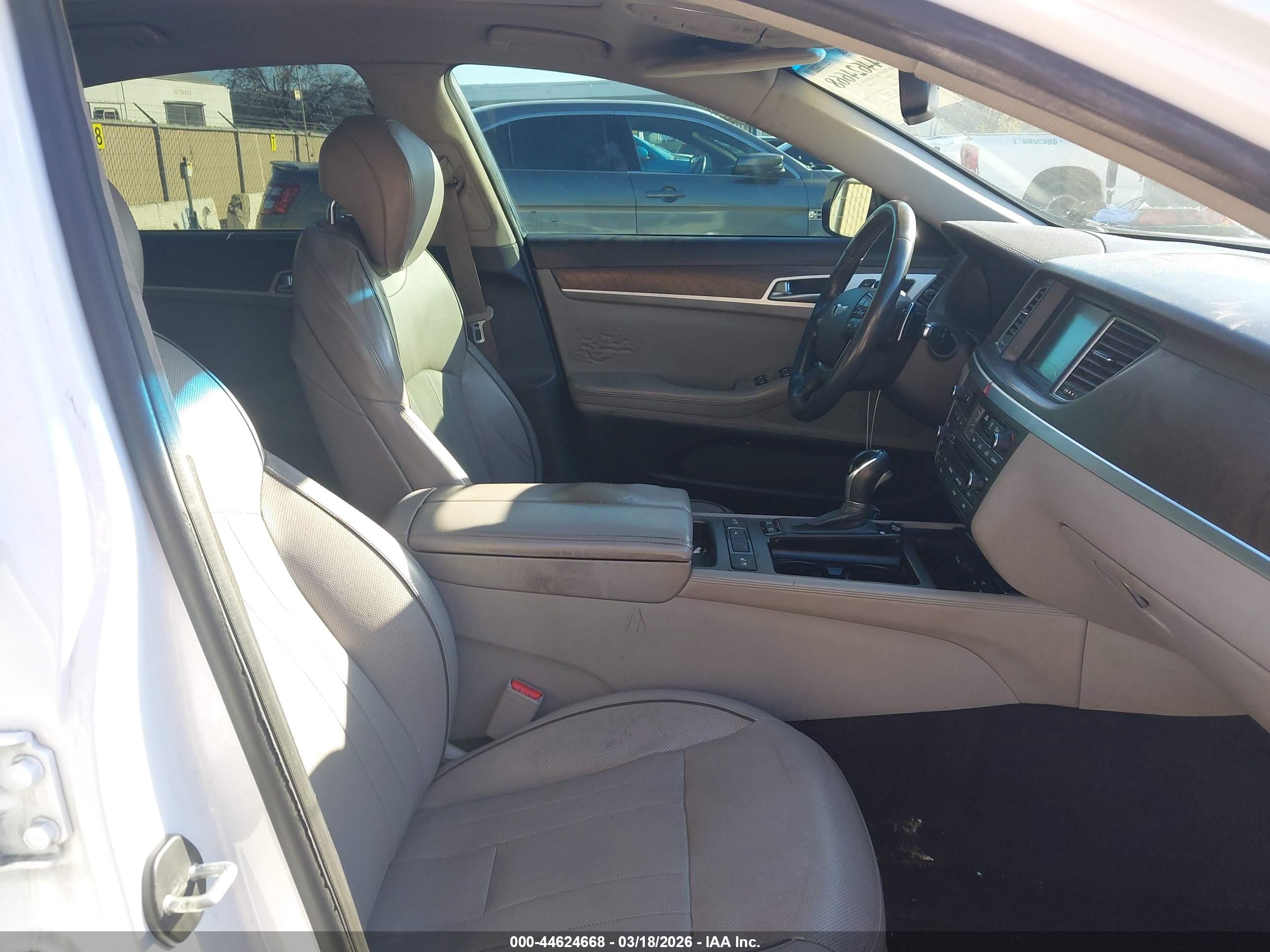 HYUNDAI GENESIS image 5
