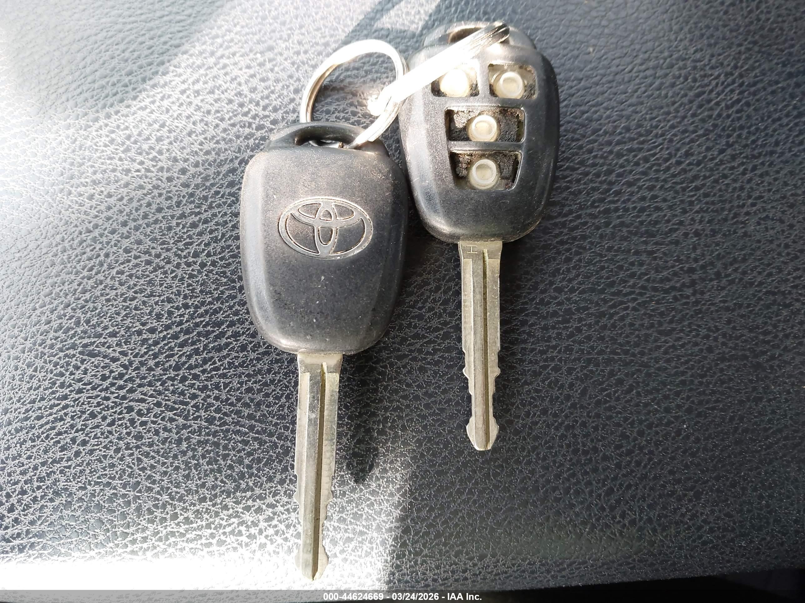 TOYOTA RAV4 image 11