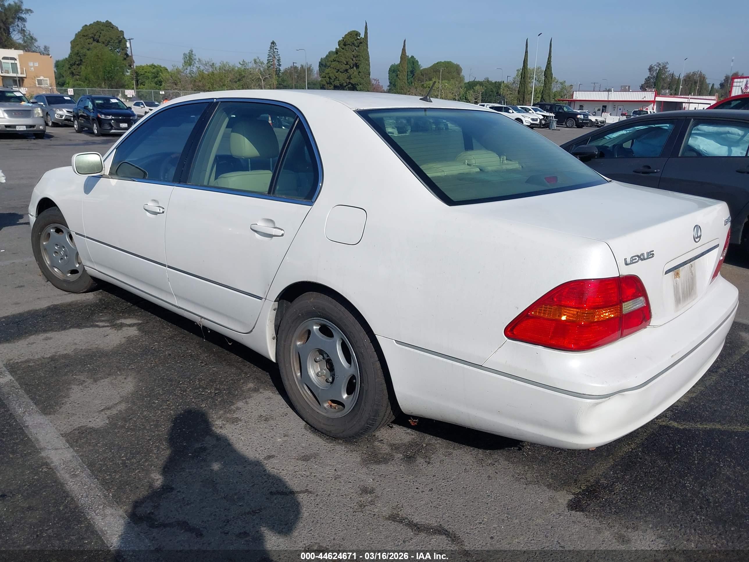 LEXUS LS image 3
