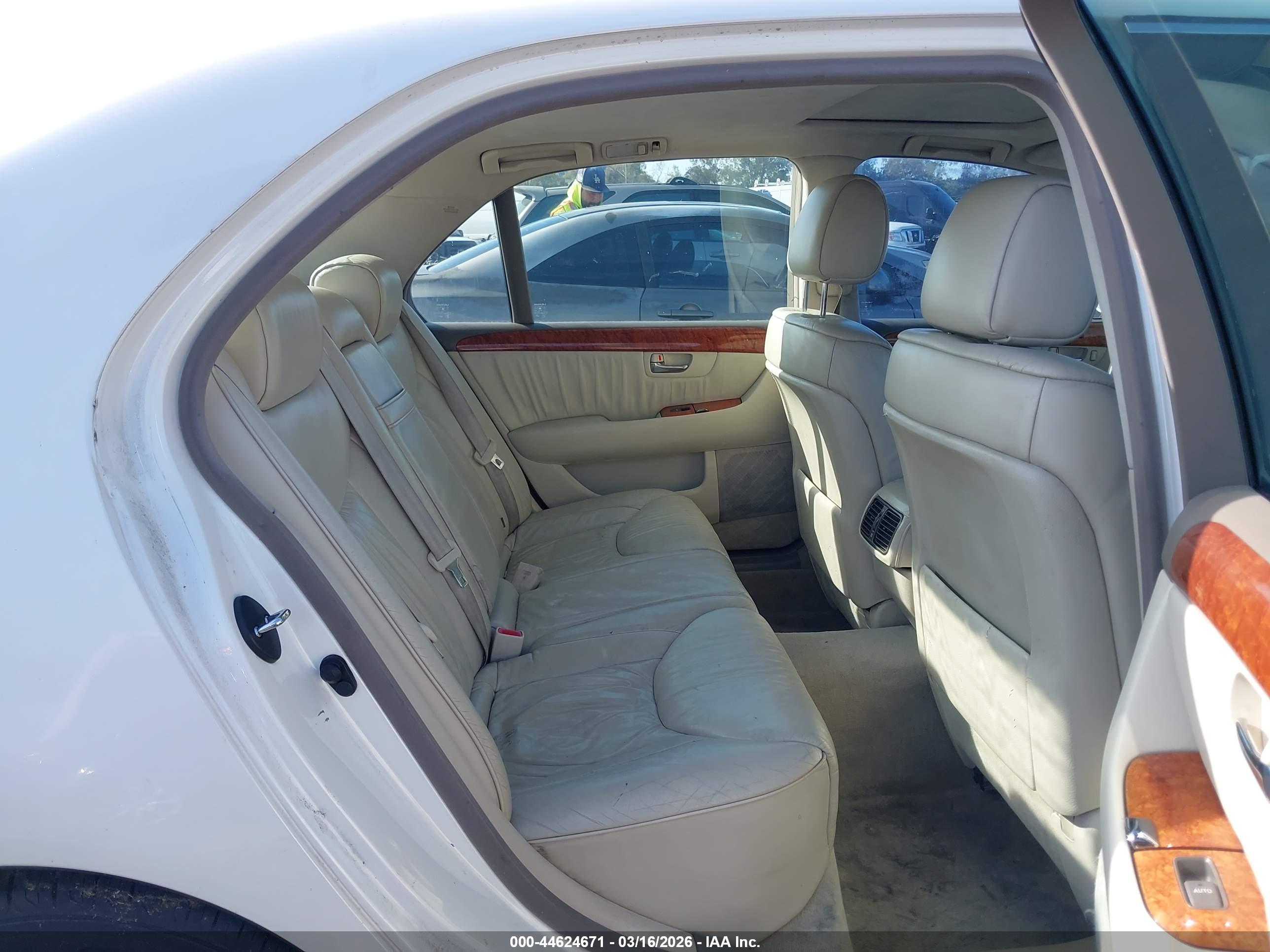 LEXUS LS image 8
