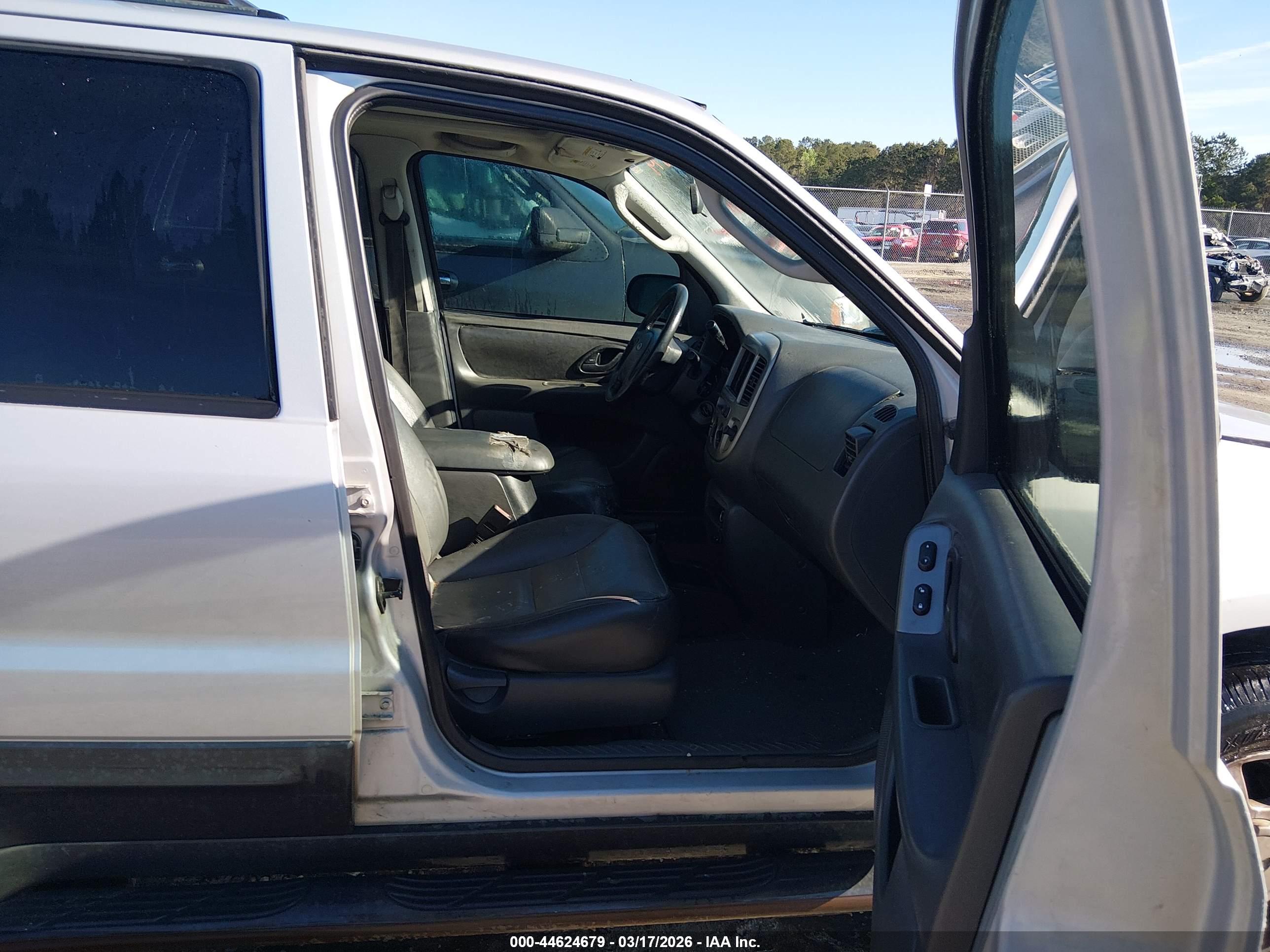 FORD ESCAPE image 5