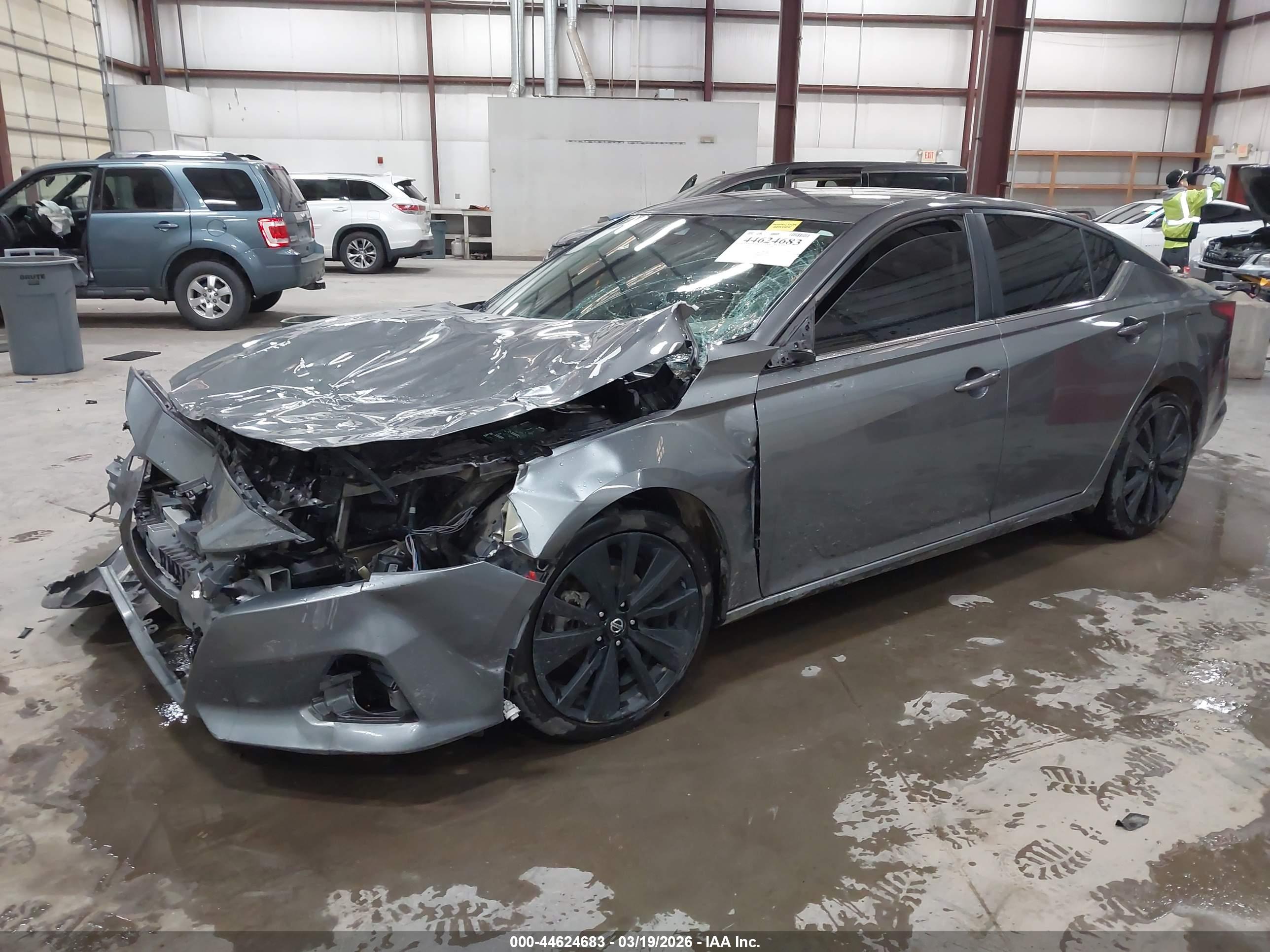 NISSAN ALTIMA image 2