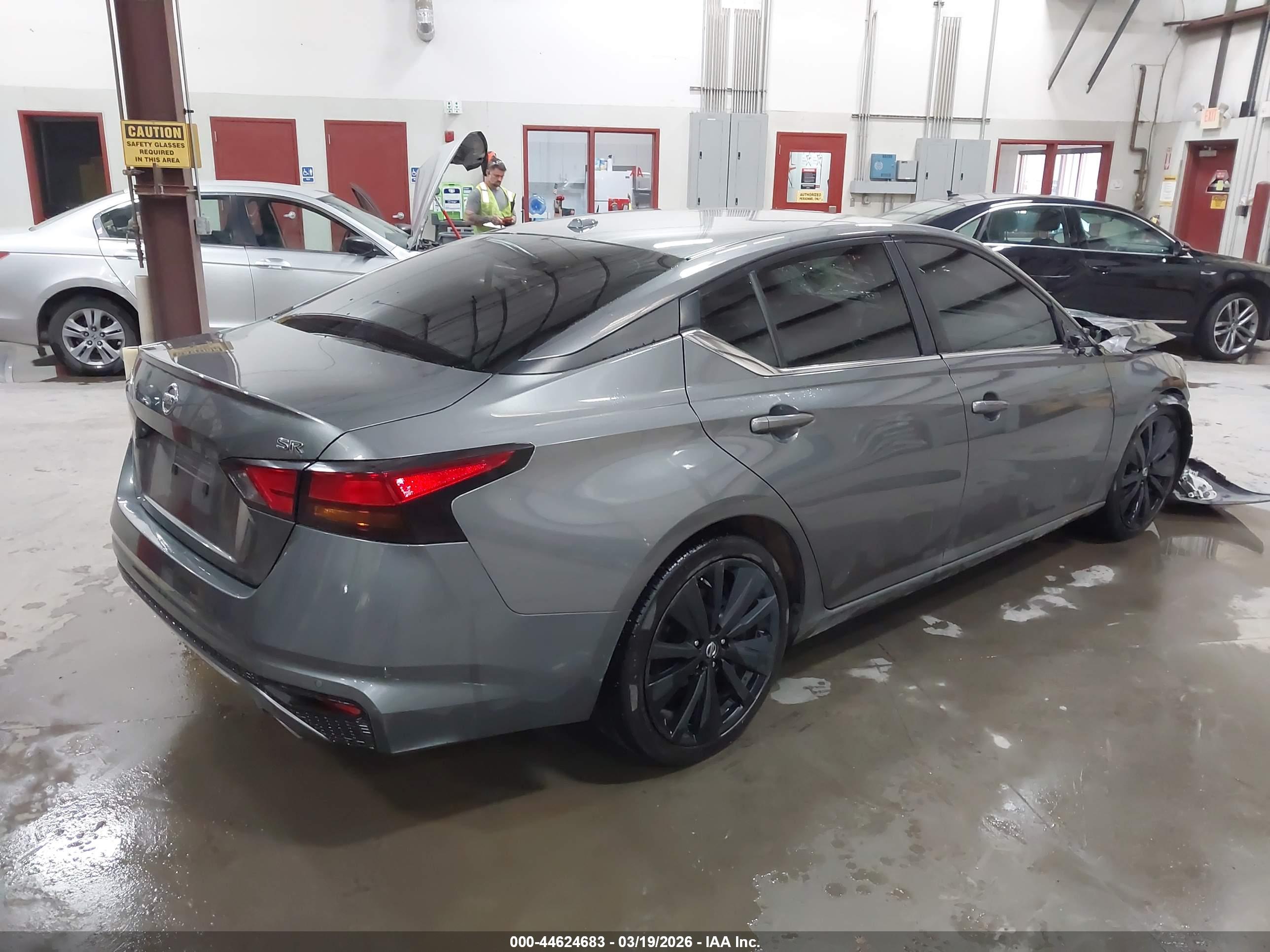 NISSAN ALTIMA image 4