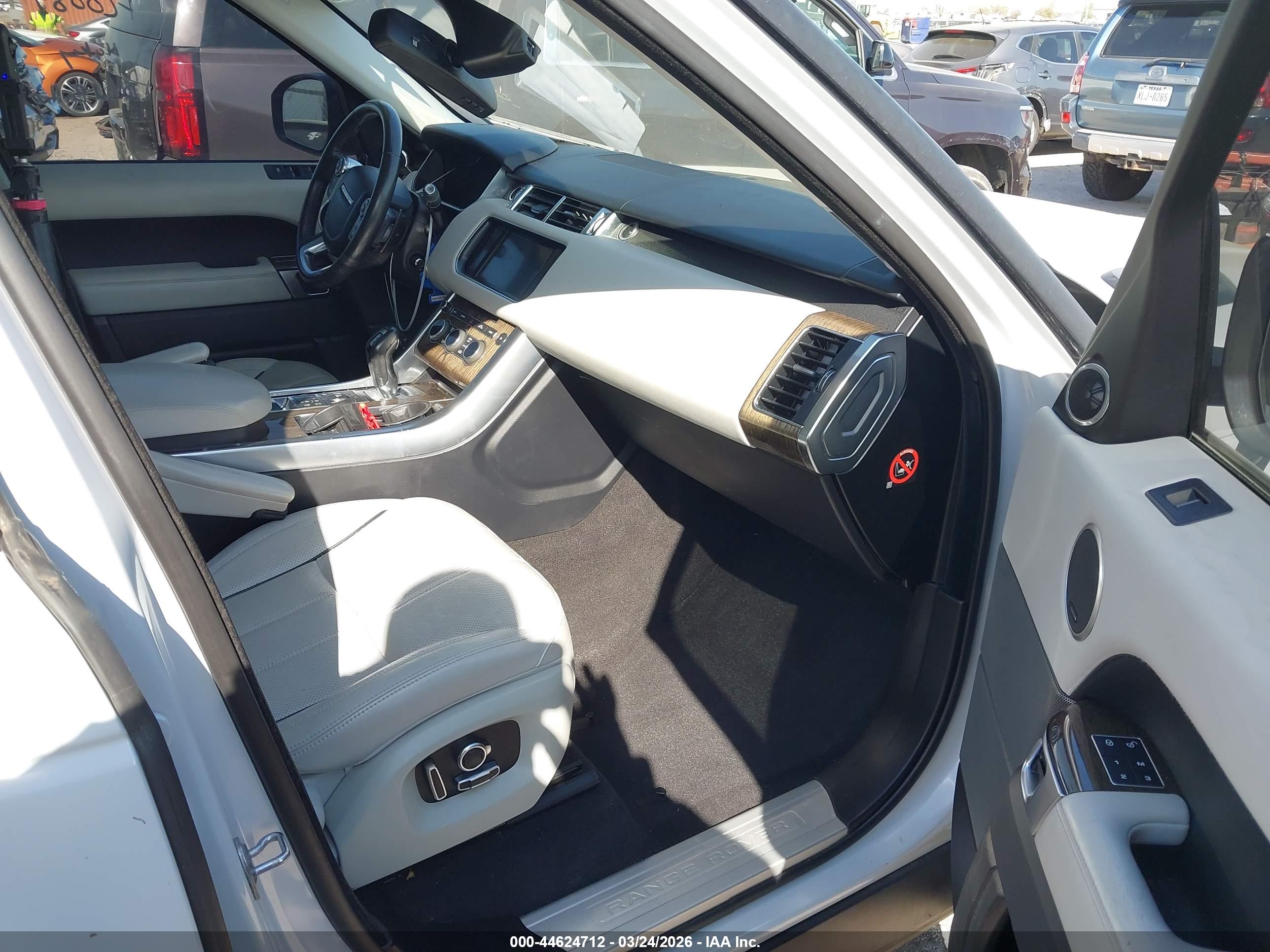 LAND ROVER image 5