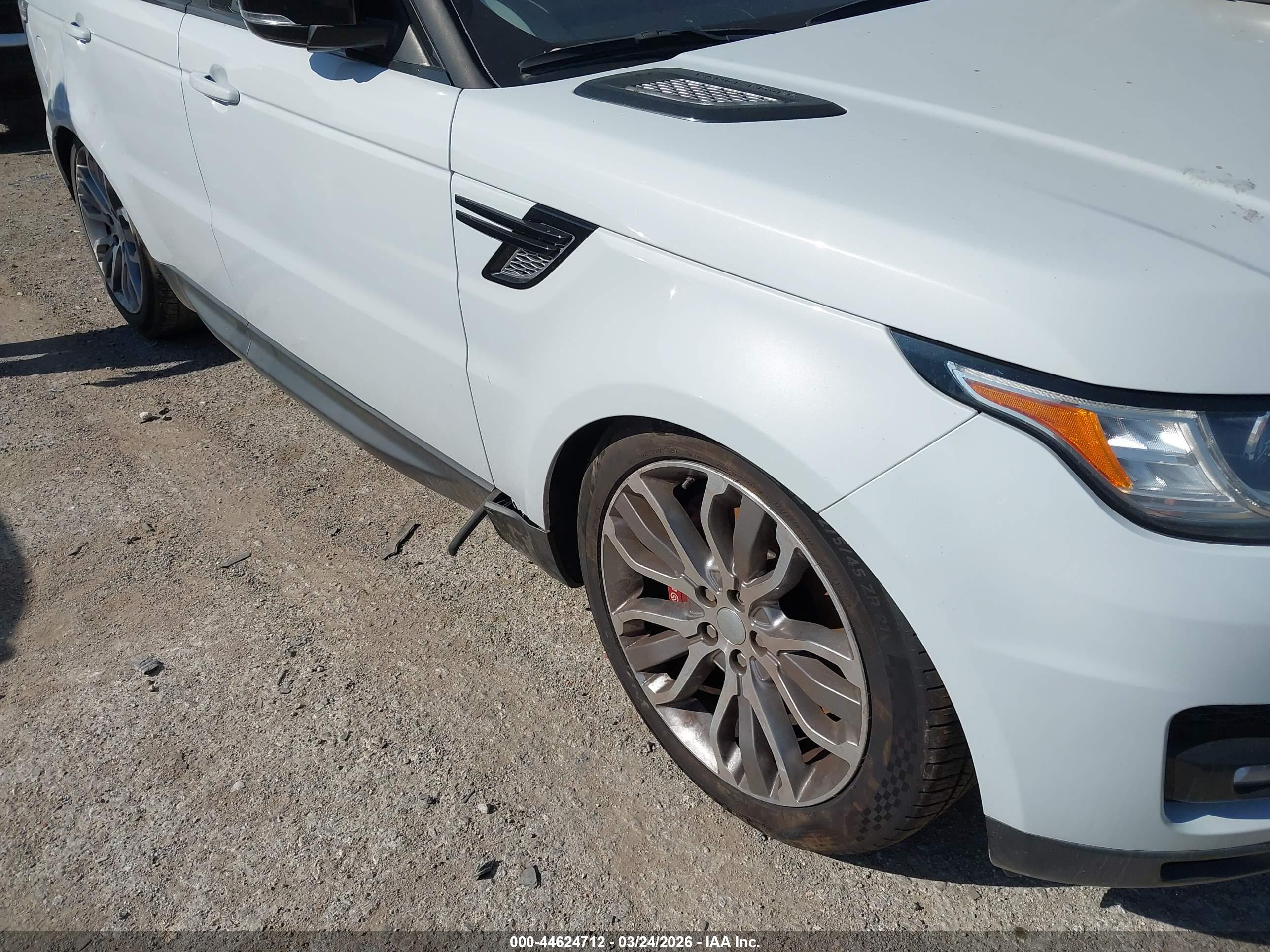 LAND ROVER image 6
