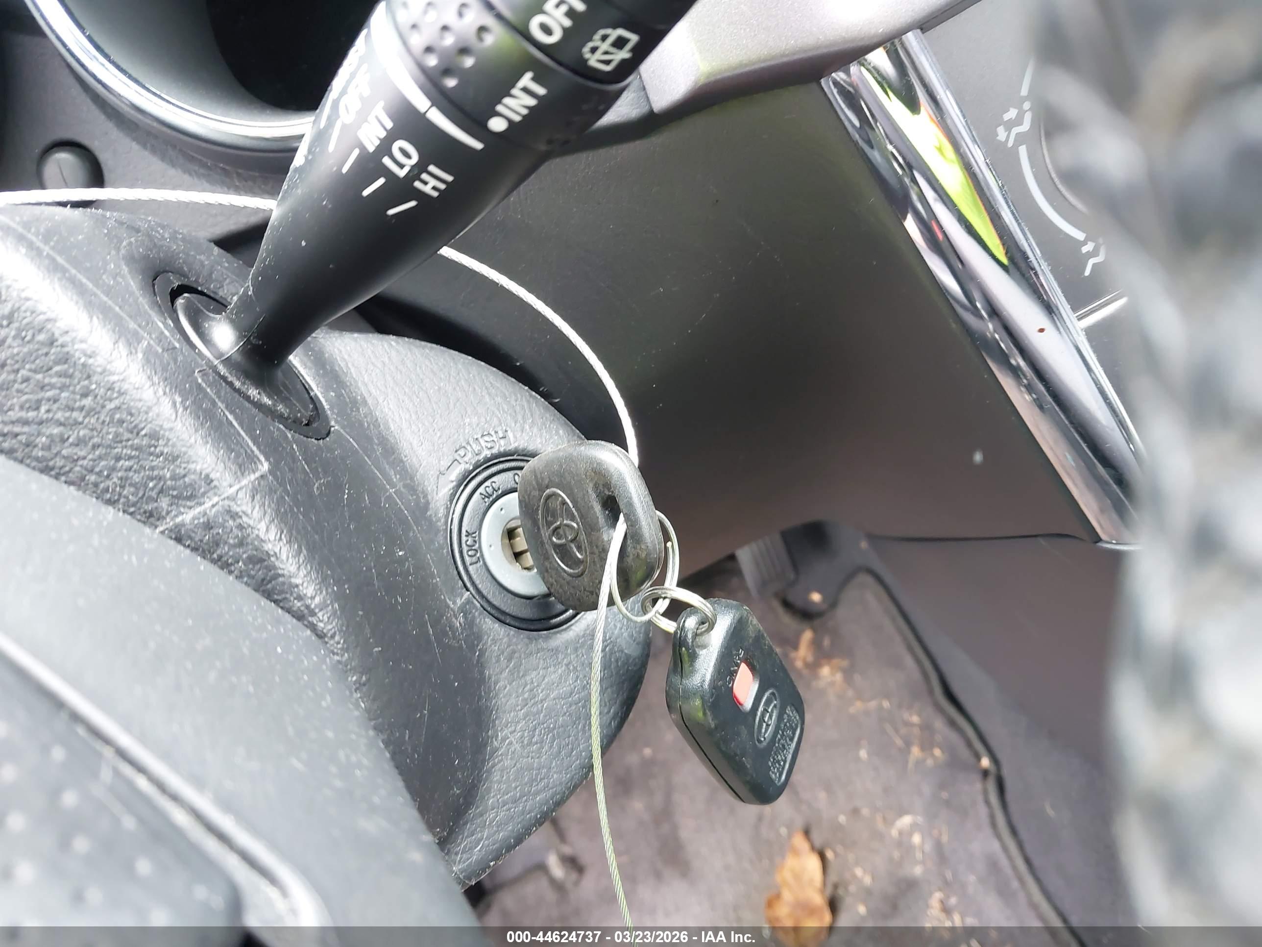 TOYOTA MATRIX image 11