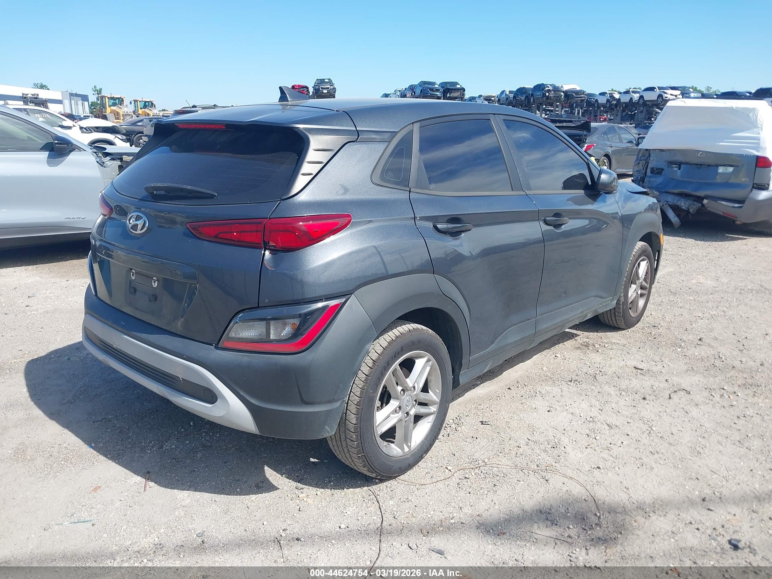 HYUNDAI KONA image 4