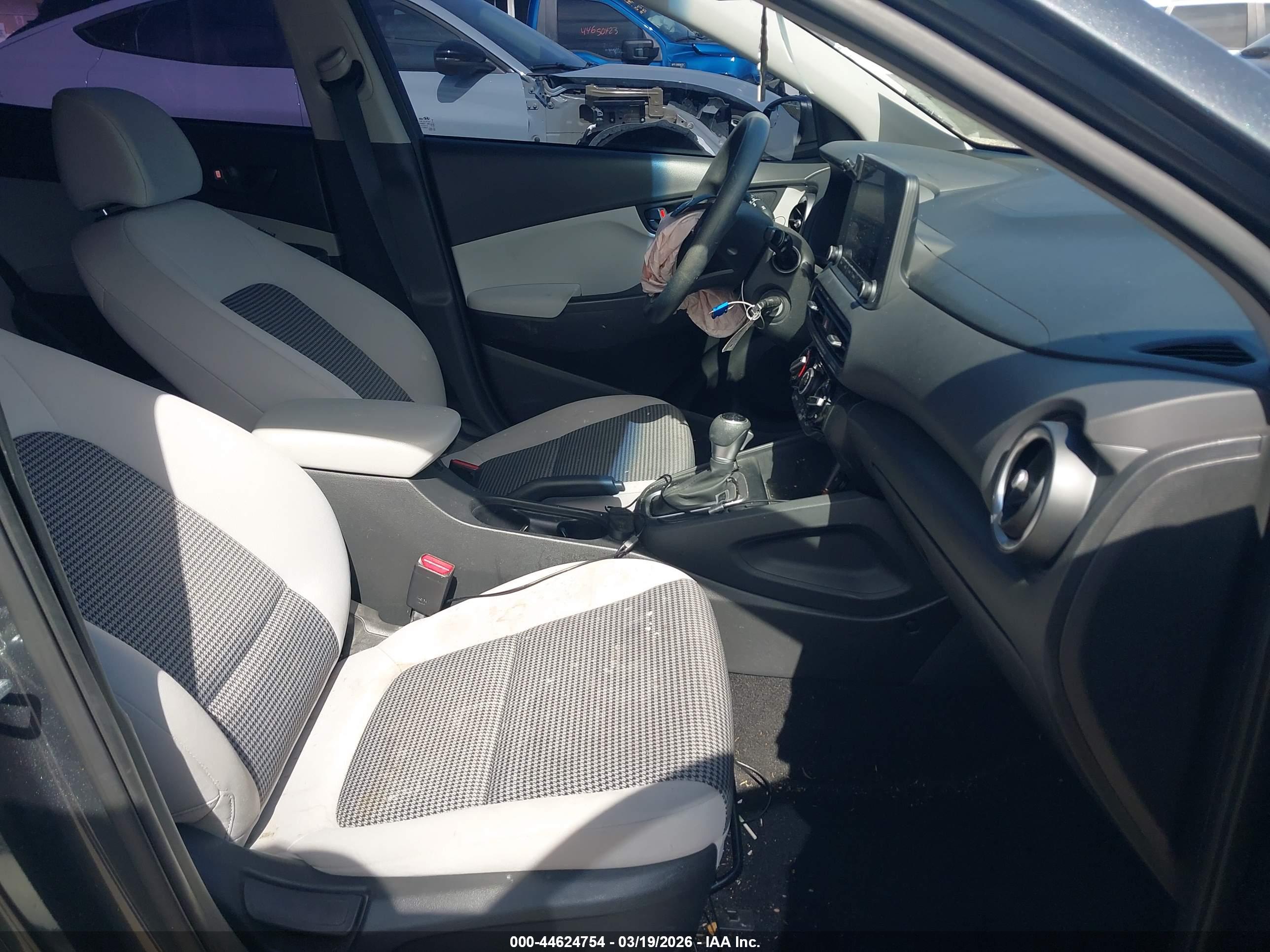 HYUNDAI KONA image 5