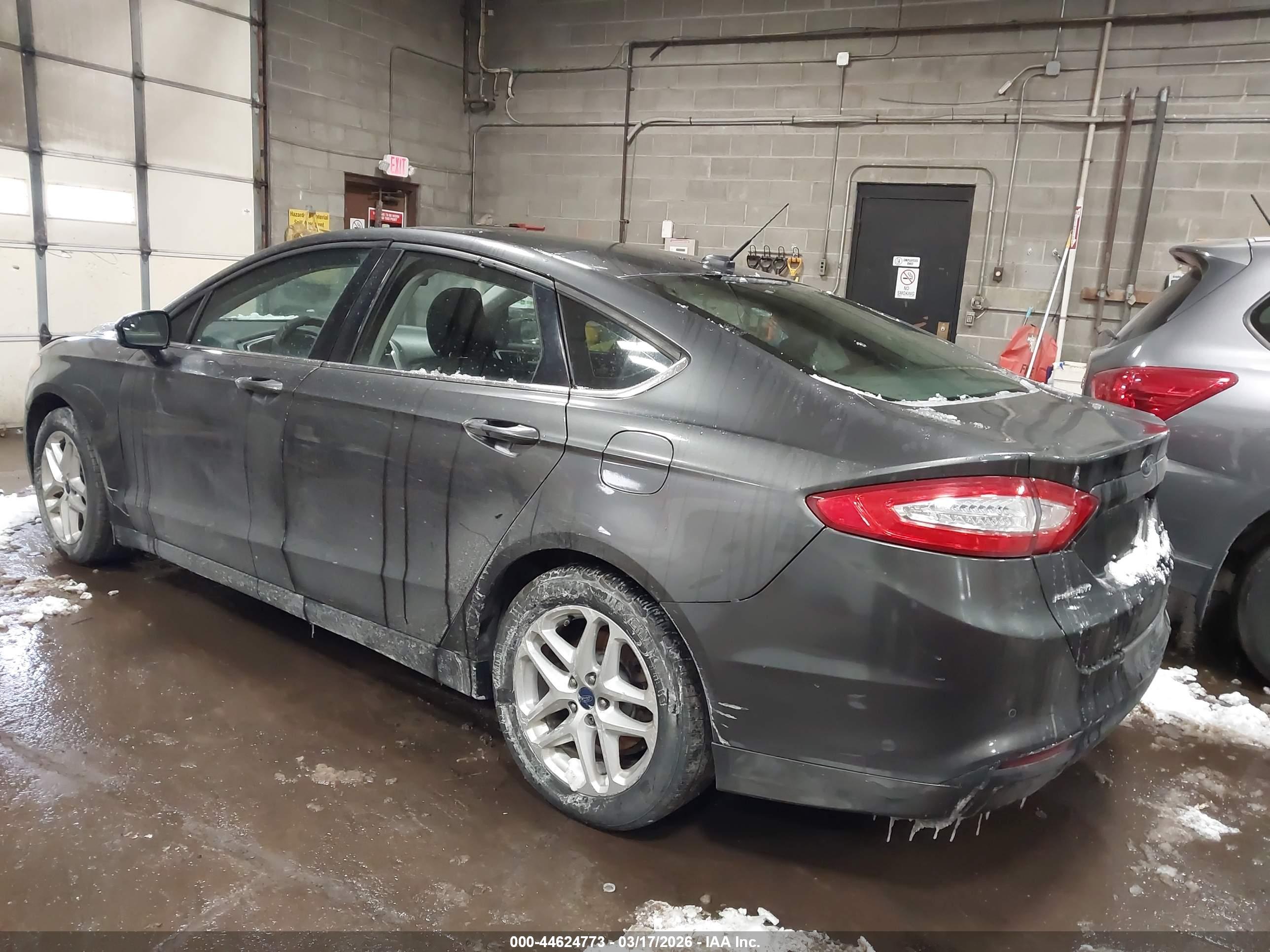FORD FUSION image 3