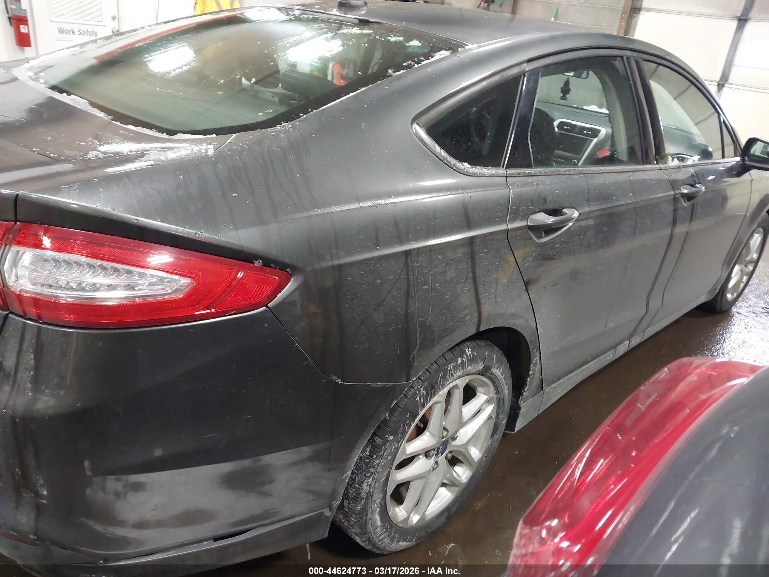 FORD FUSION image 4