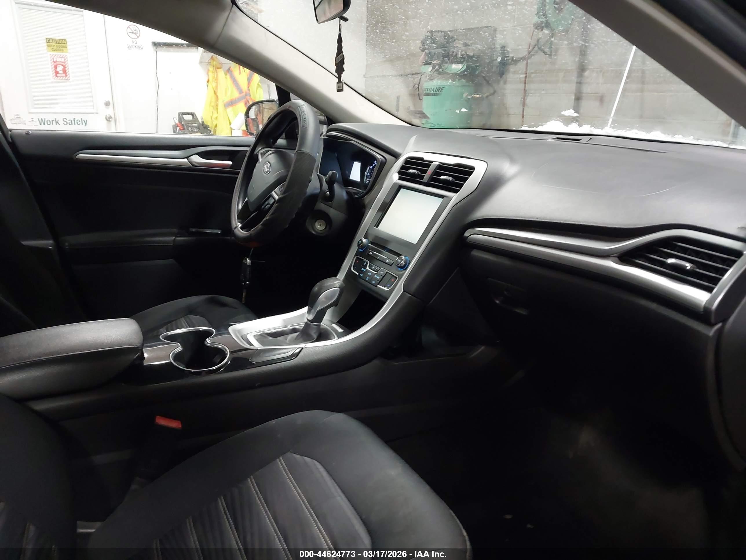 FORD FUSION image 5