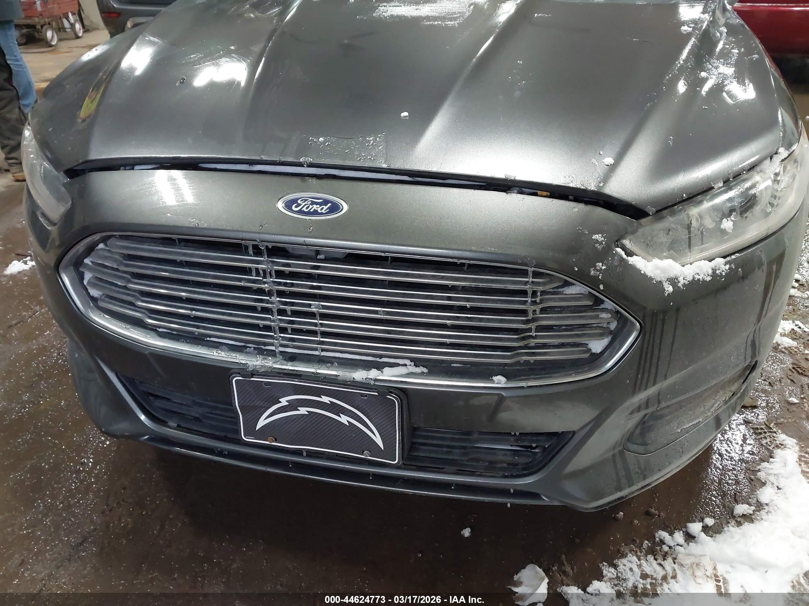 FORD FUSION image 6