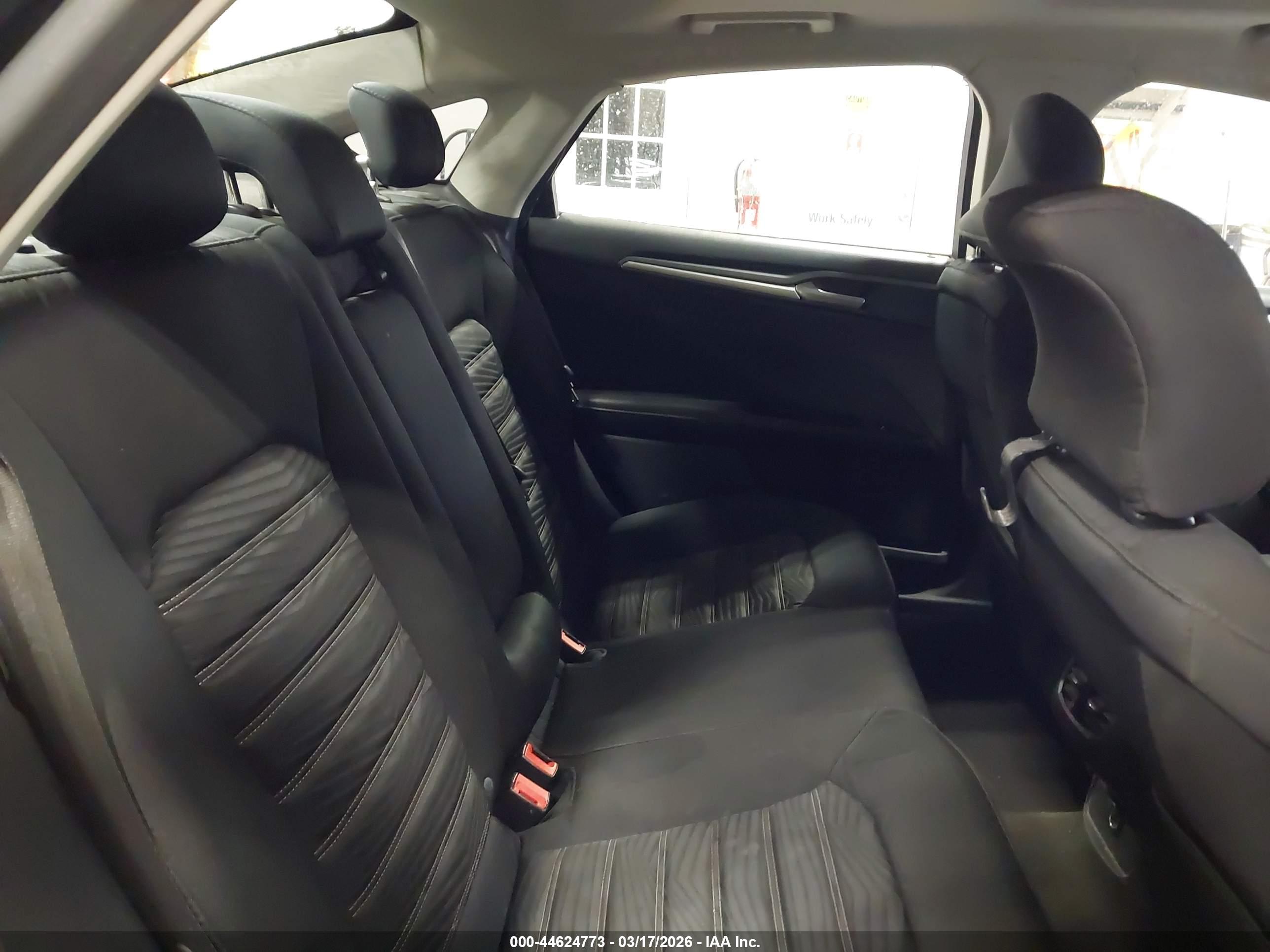 FORD FUSION image 8