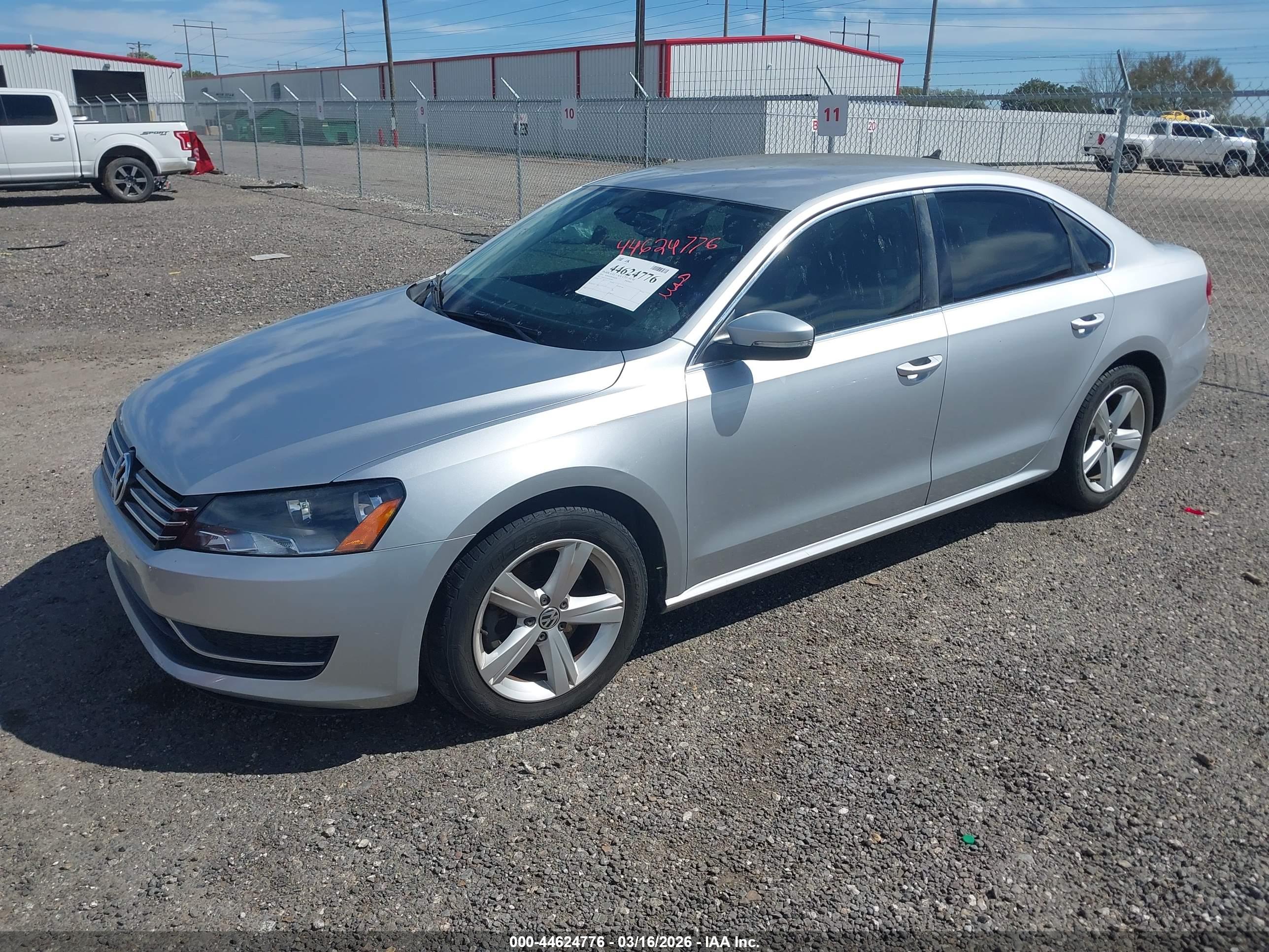 VOLKSWAGEN PASSAT image 2
