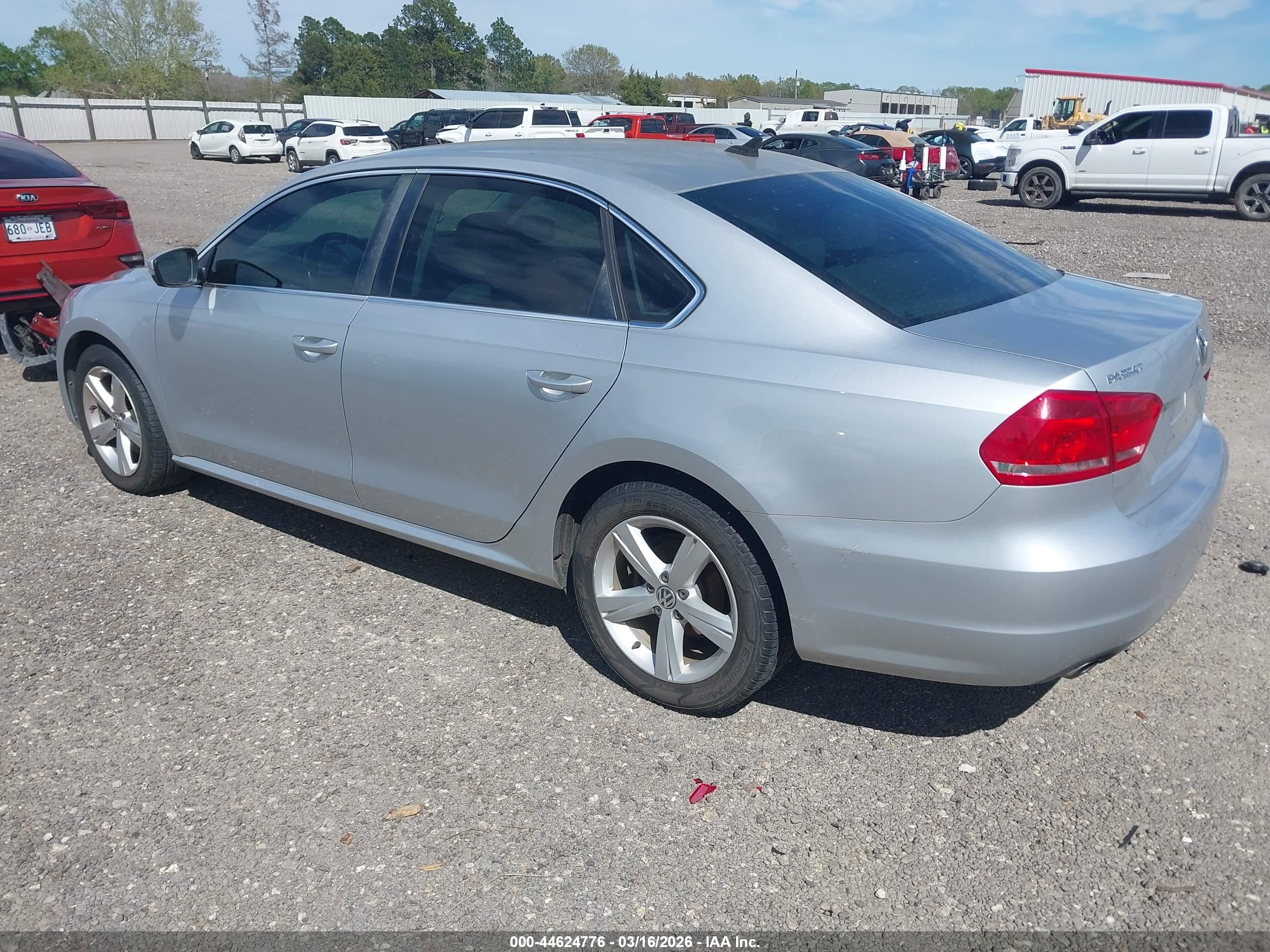 VOLKSWAGEN PASSAT image 3