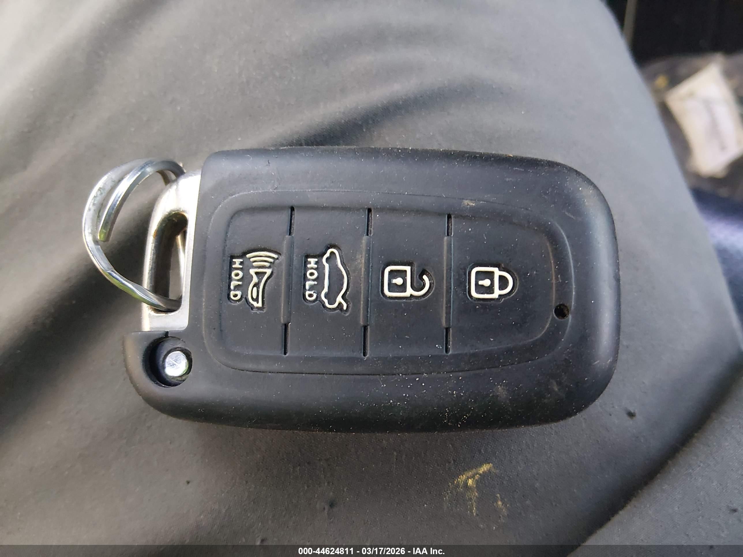 HYUNDAI VELOSTER image 11